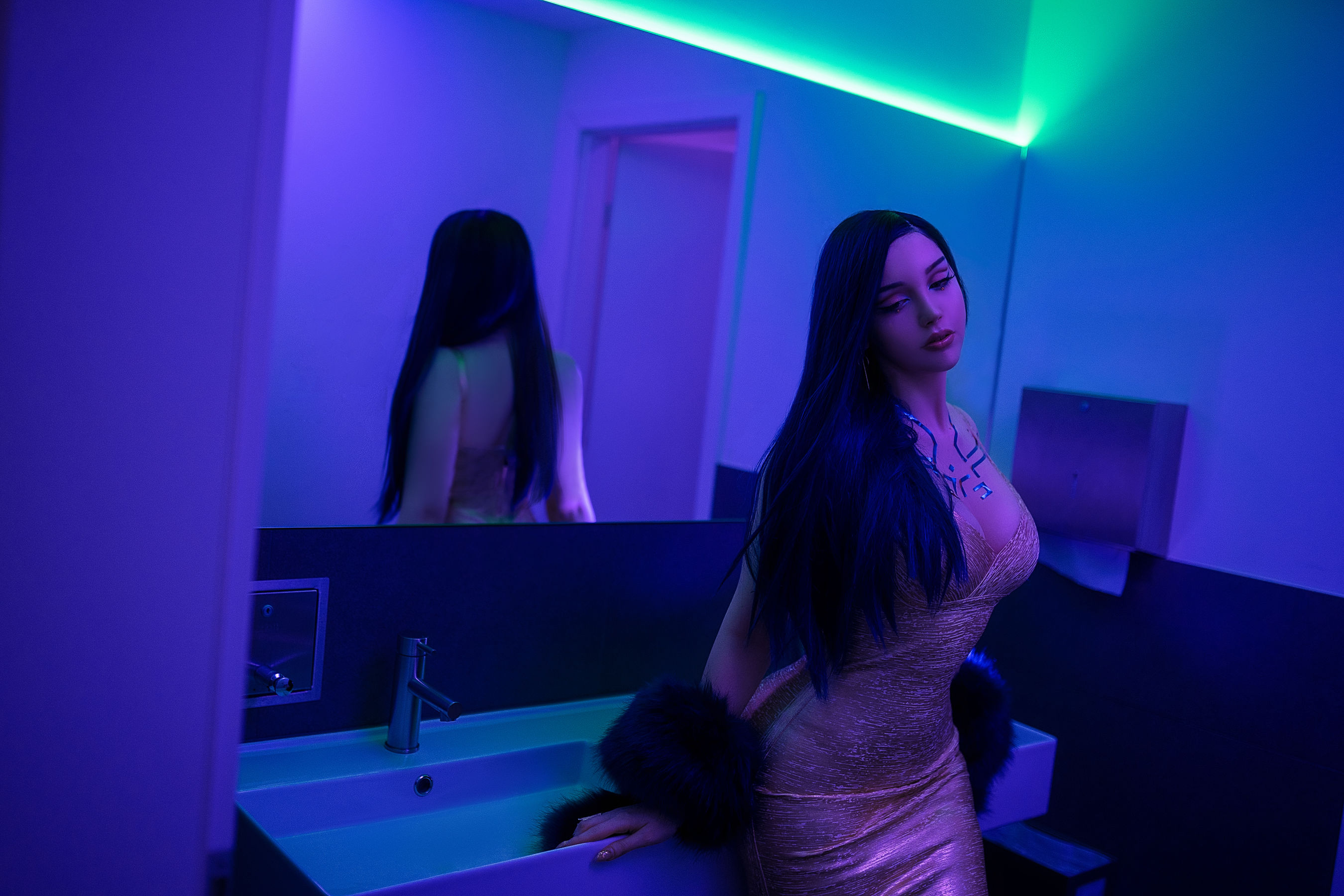 [COS福利] 国外美女SayaTheFox - Cyberpunk Dress第1张