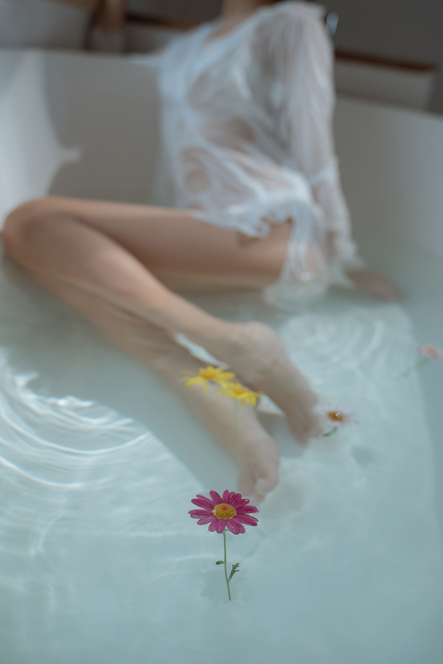 [COS福利] 阳光美少女萌芽儿o0 - 浴缸第18张