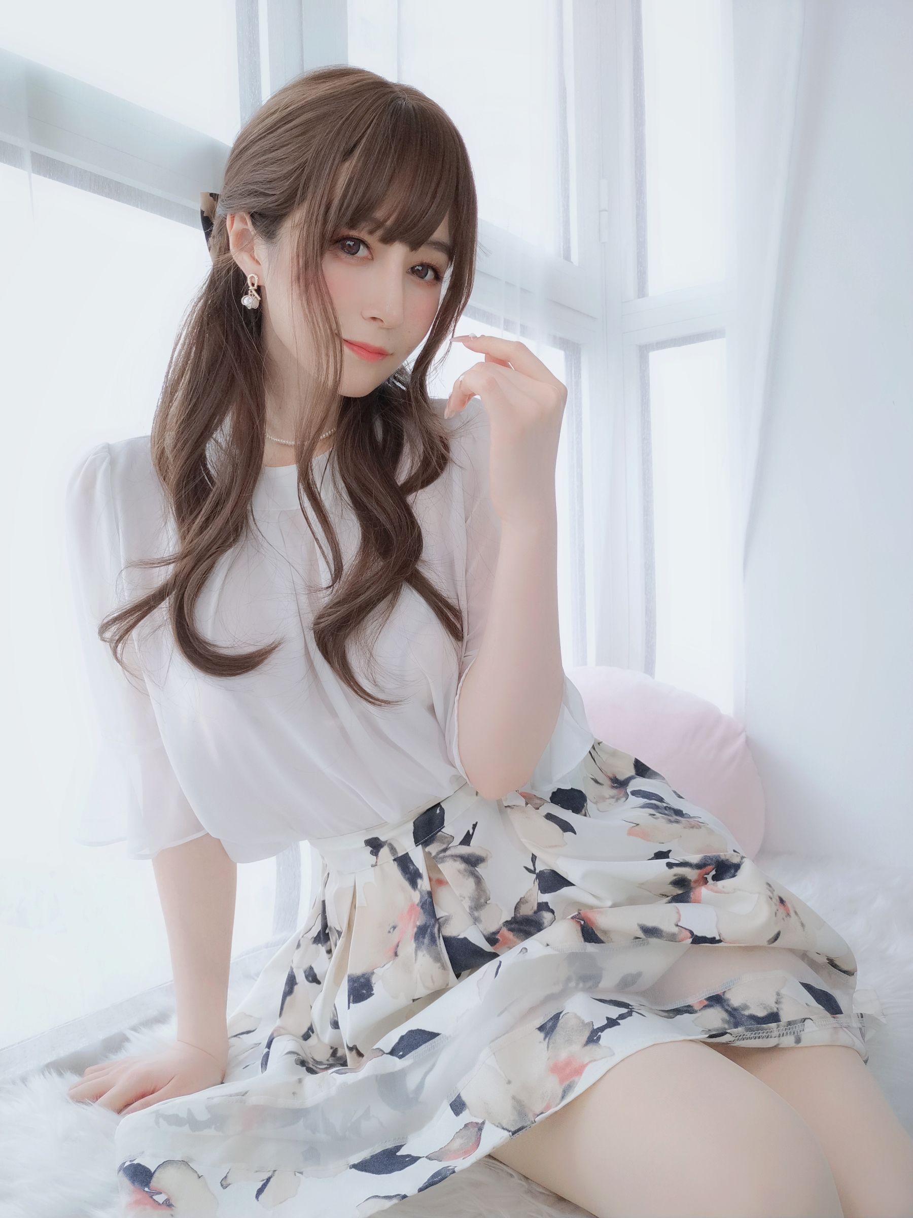 [网红COSER写真] Coser小姐姐白银 - 肉丝人妻第5张