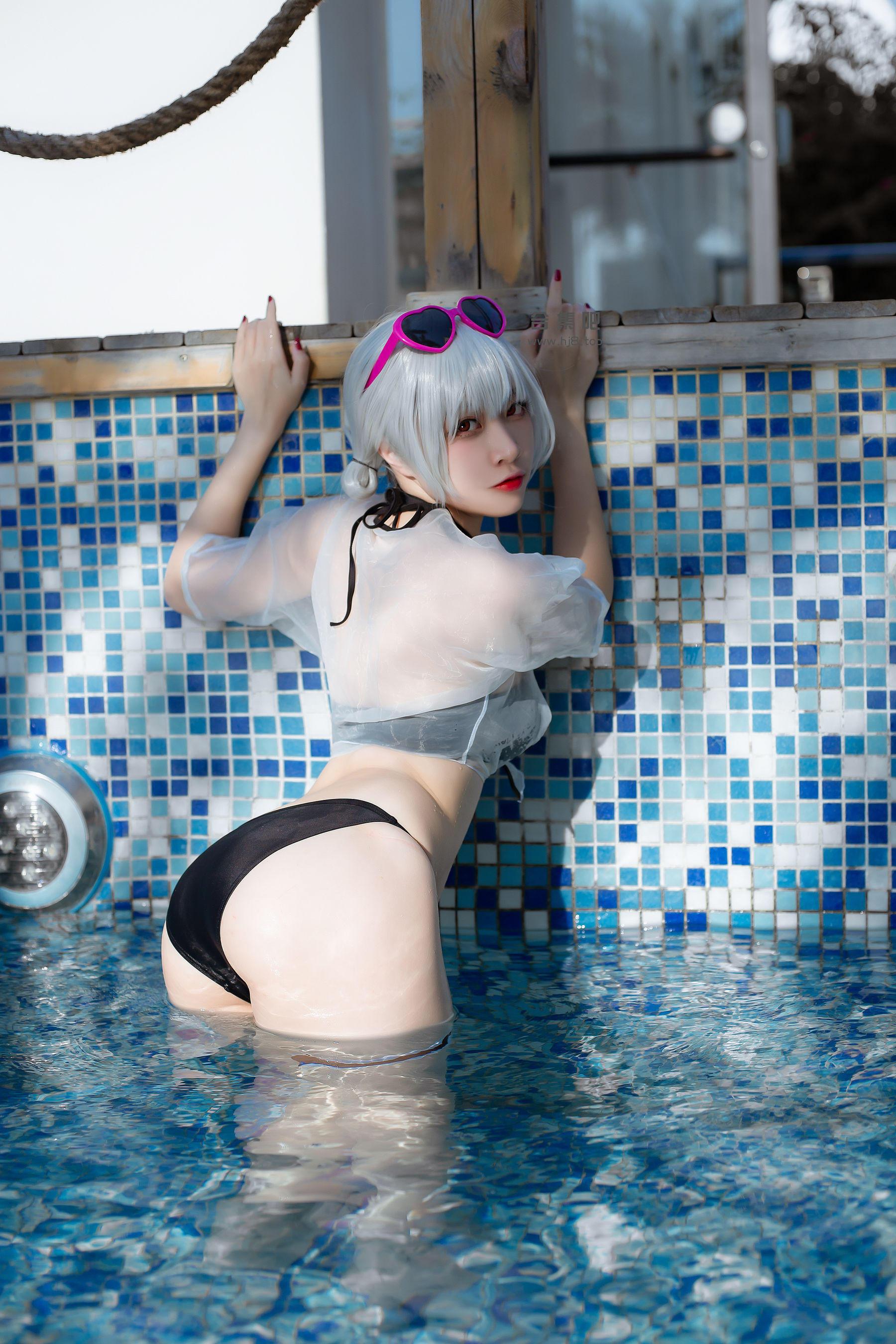 [福利COS] 人气Coser二佐Nisa - 碧蓝航线 天狼星泳装第4张