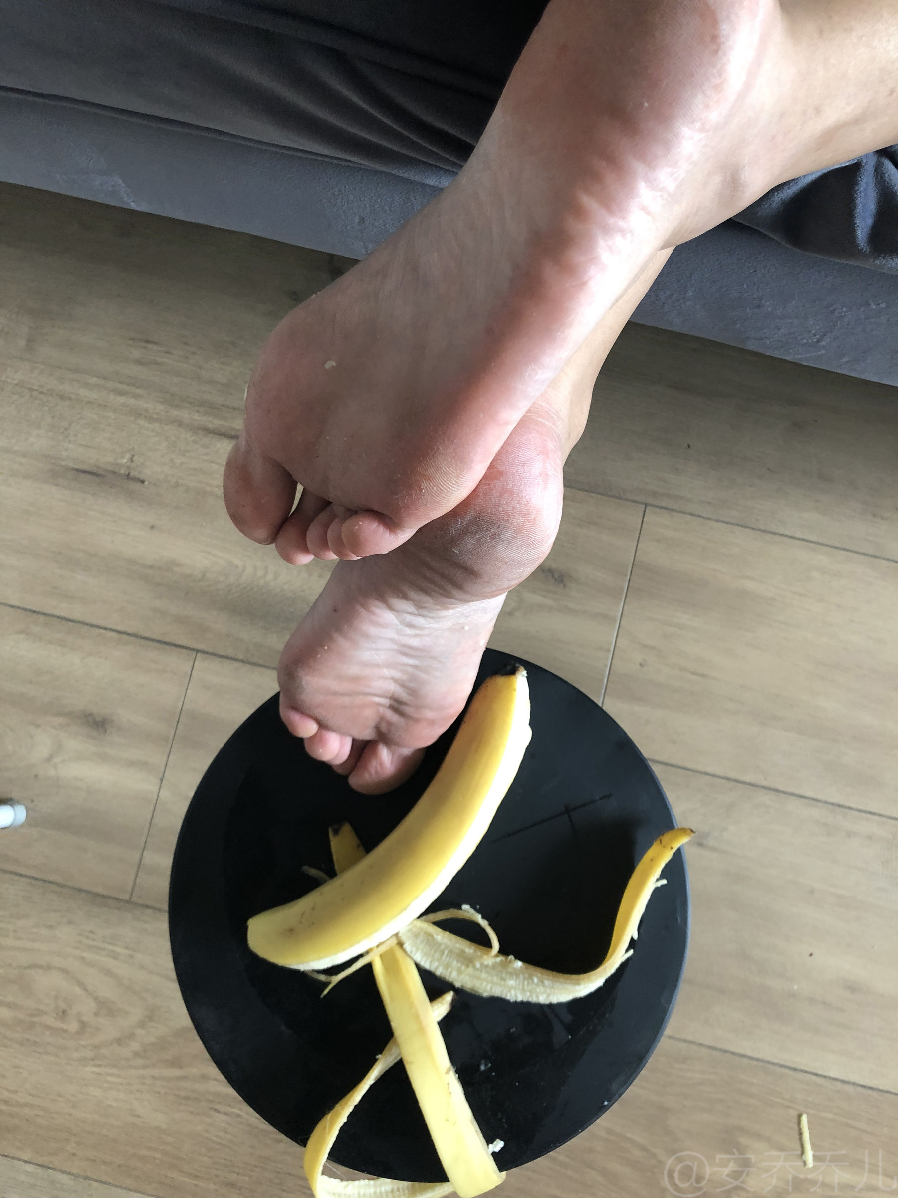 [福利COS] 安乔乔儿(Nia乔乔) No.009 踩香蕉第23张