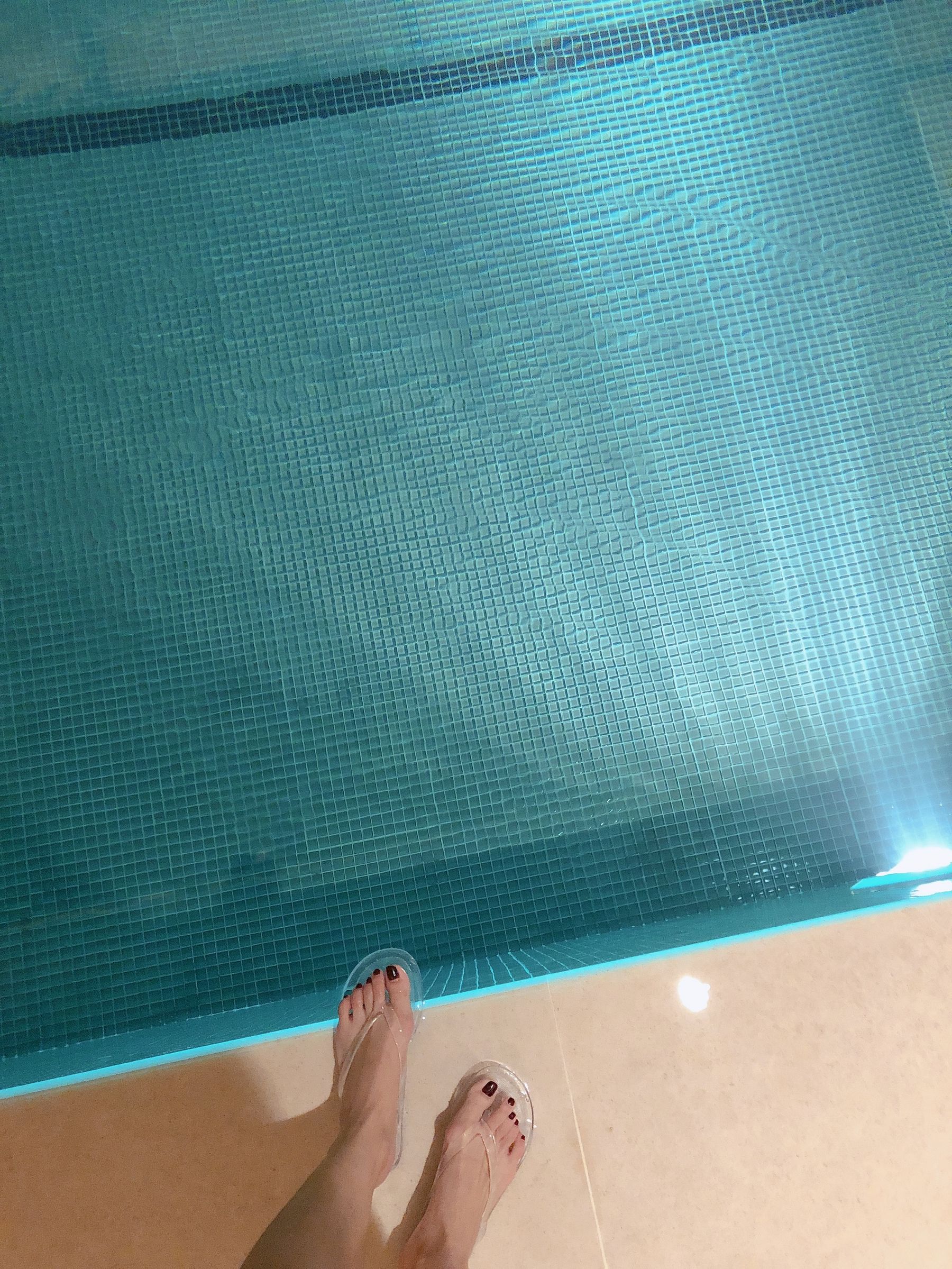 [福利COS] 安乔乔儿(Nia乔乔) No.012 泳池裸足第8张