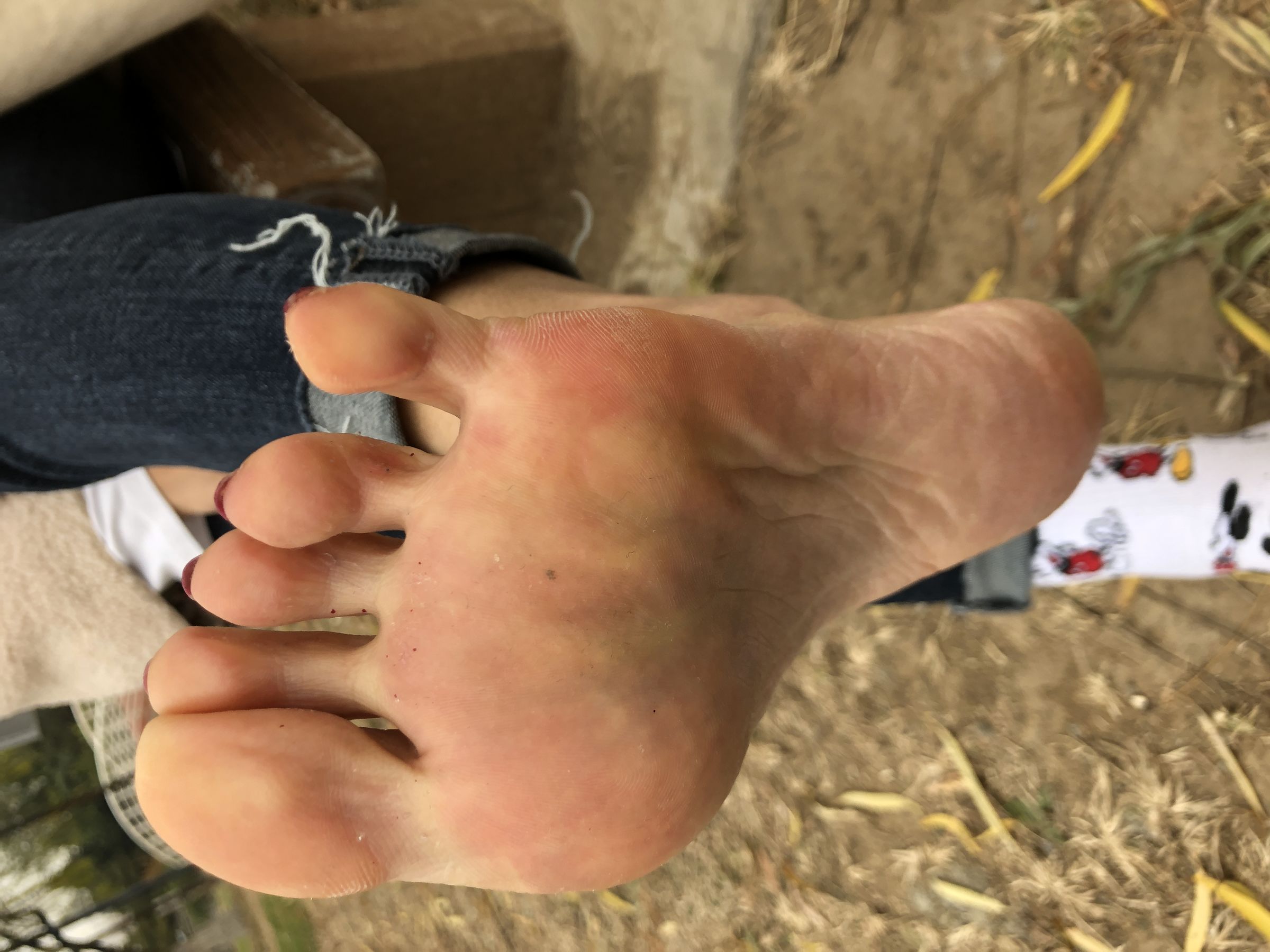 [福利COS] 安乔乔儿(Nia乔乔) No.010 红甲裸足第3张