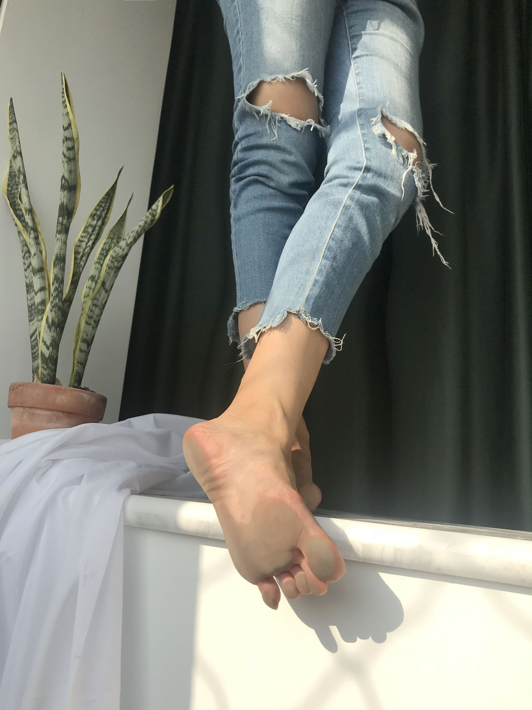 [福利COS] 安乔乔儿(Nia乔乔) No.015 脏脚踩鸡蛋第21张