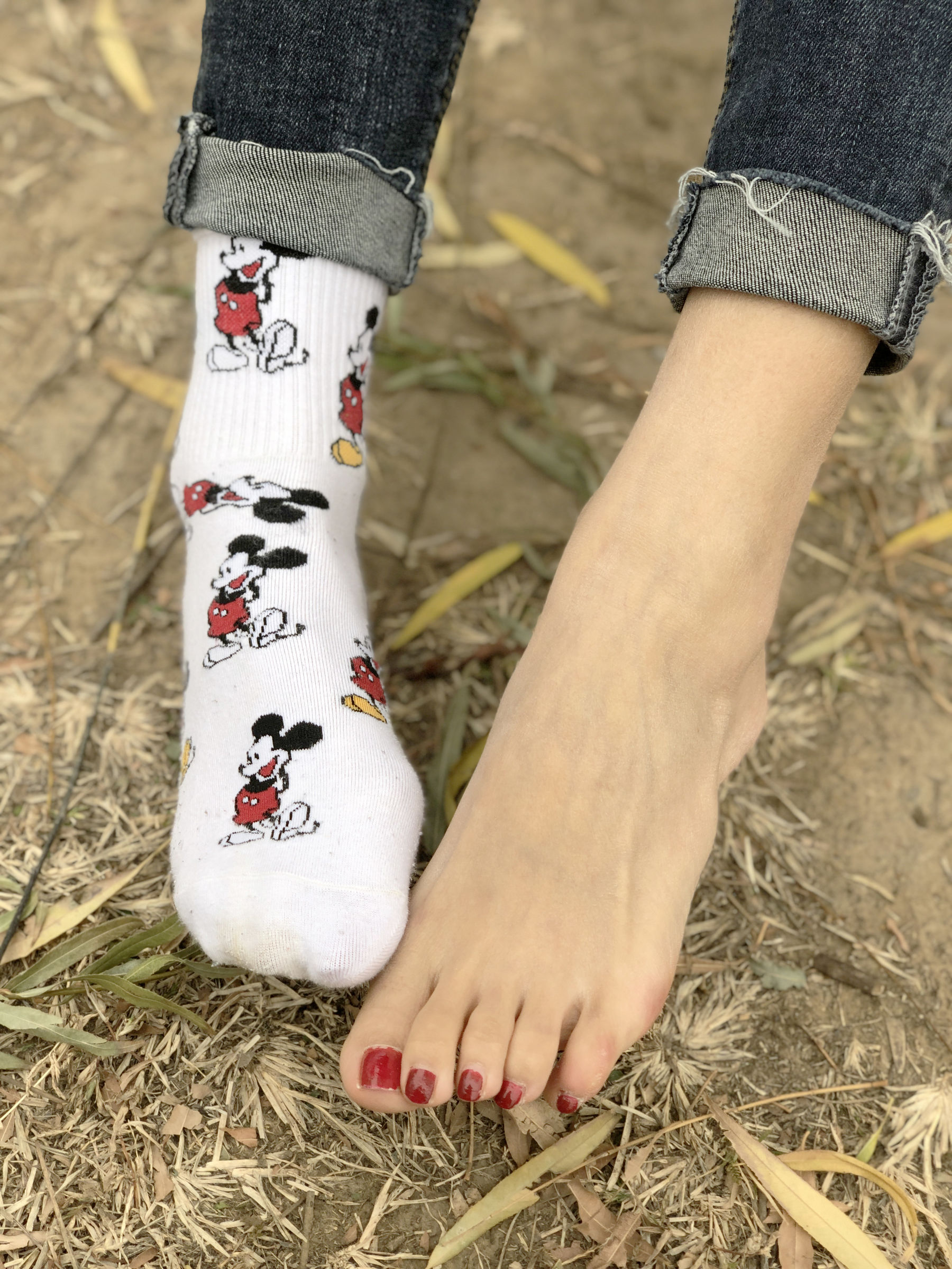 [福利COS] 安乔乔儿(Nia乔乔) No.010 红甲裸足第5张