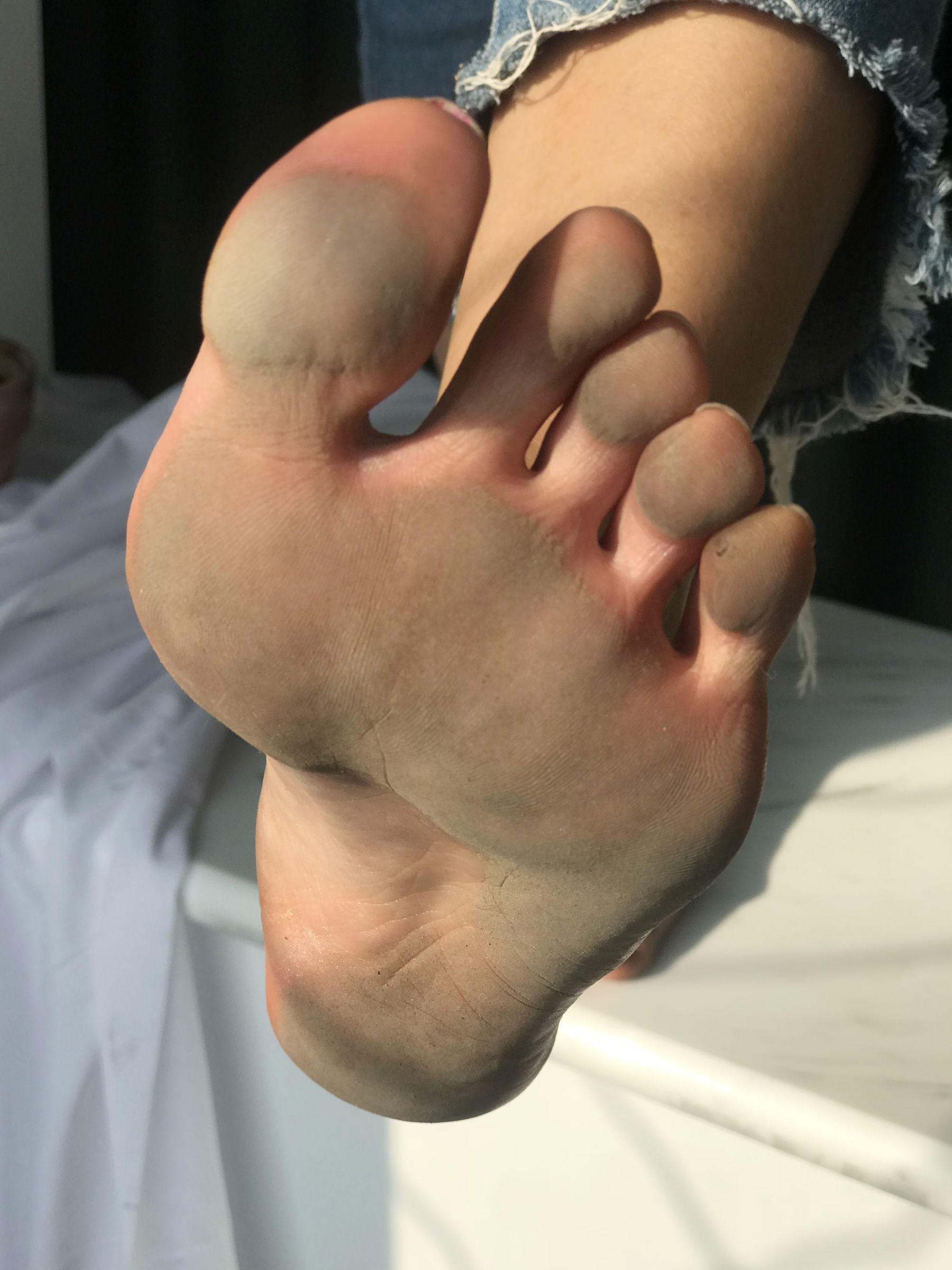 [福利COS] 安乔乔儿(Nia乔乔) No.015 脏脚踩鸡蛋第22张