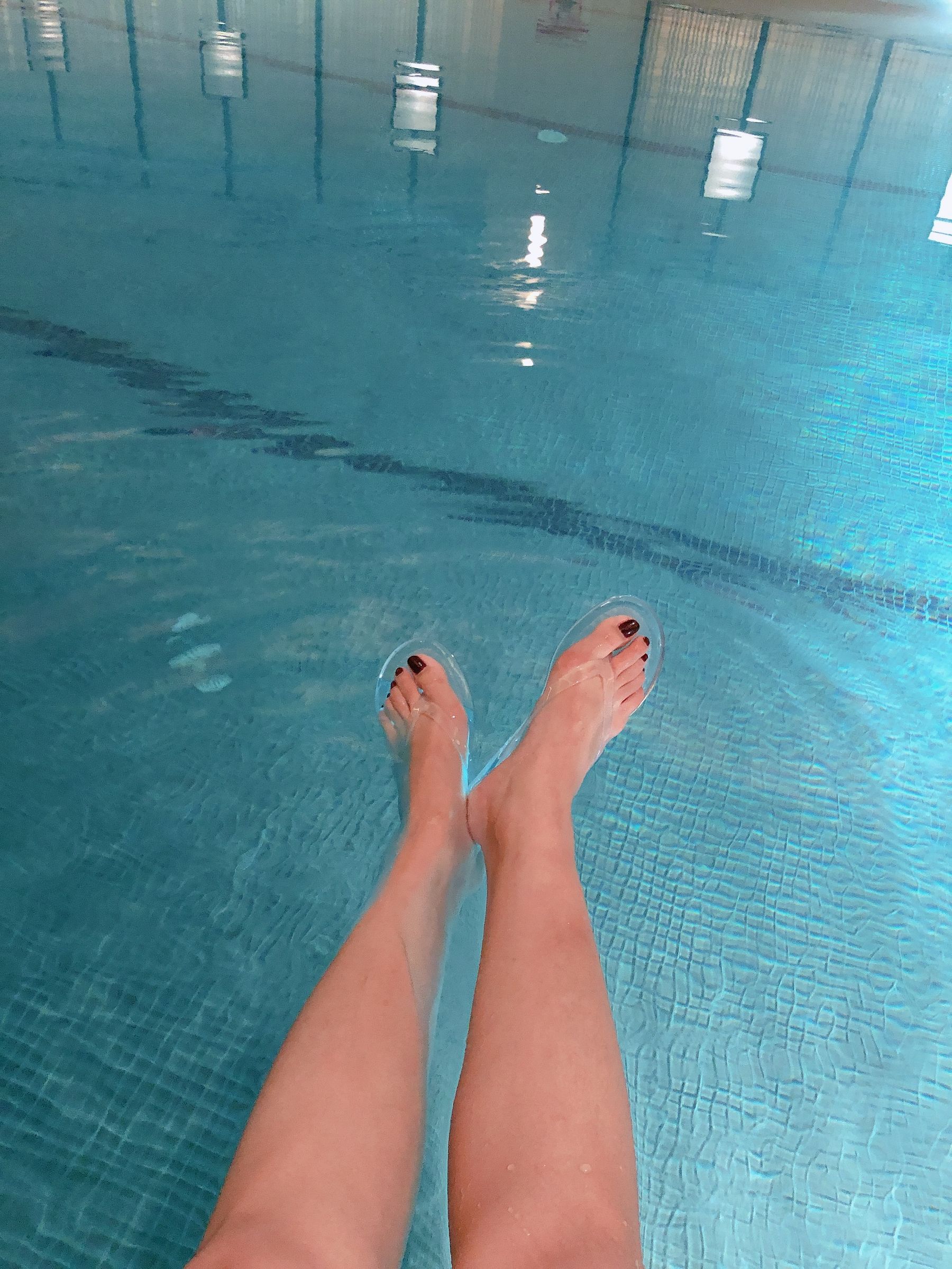 [福利COS] 安乔乔儿(Nia乔乔) No.012 泳池裸足第12张