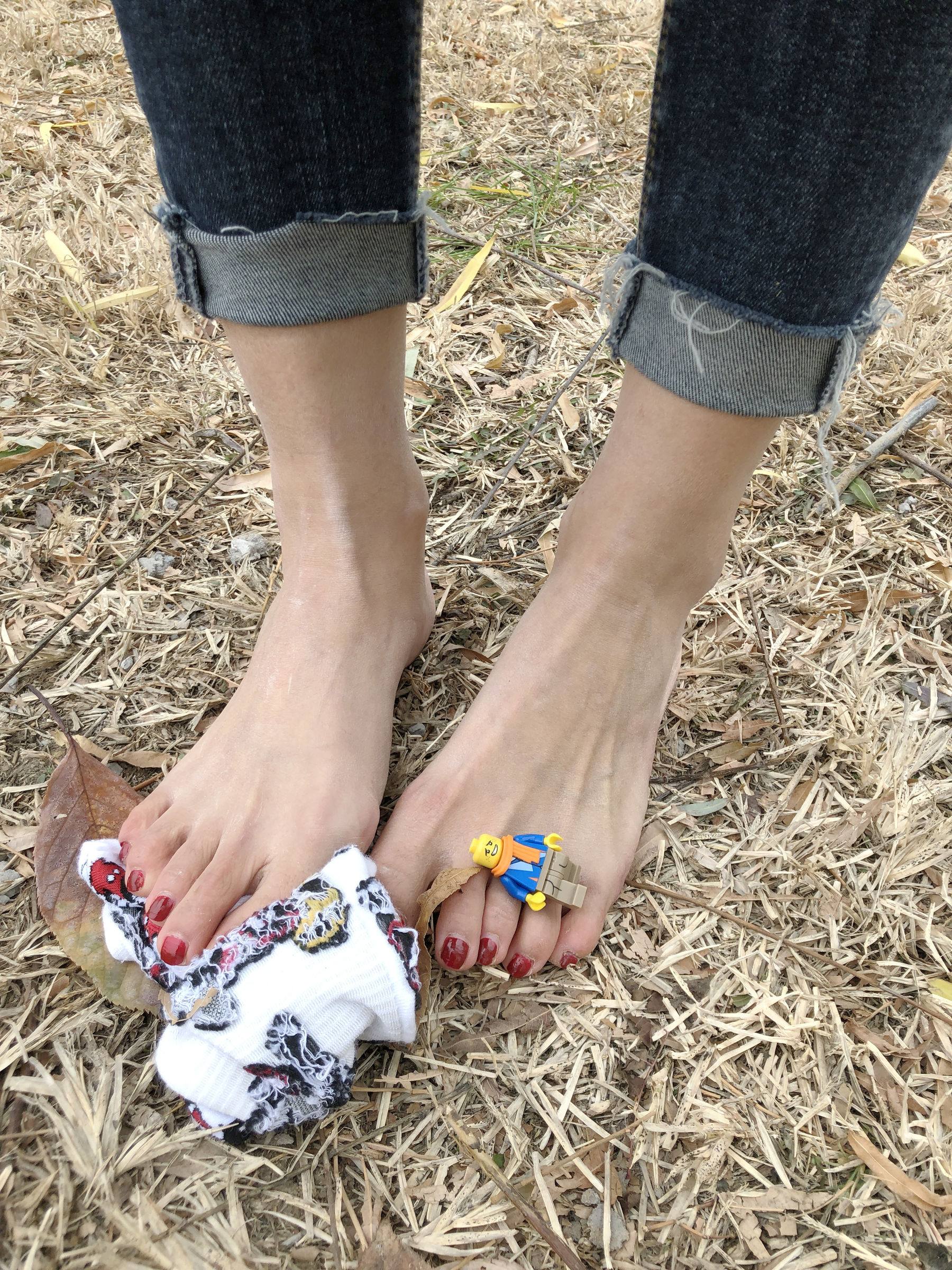 [福利COS] 安乔乔儿(Nia乔乔) No.010 红甲裸足第37张