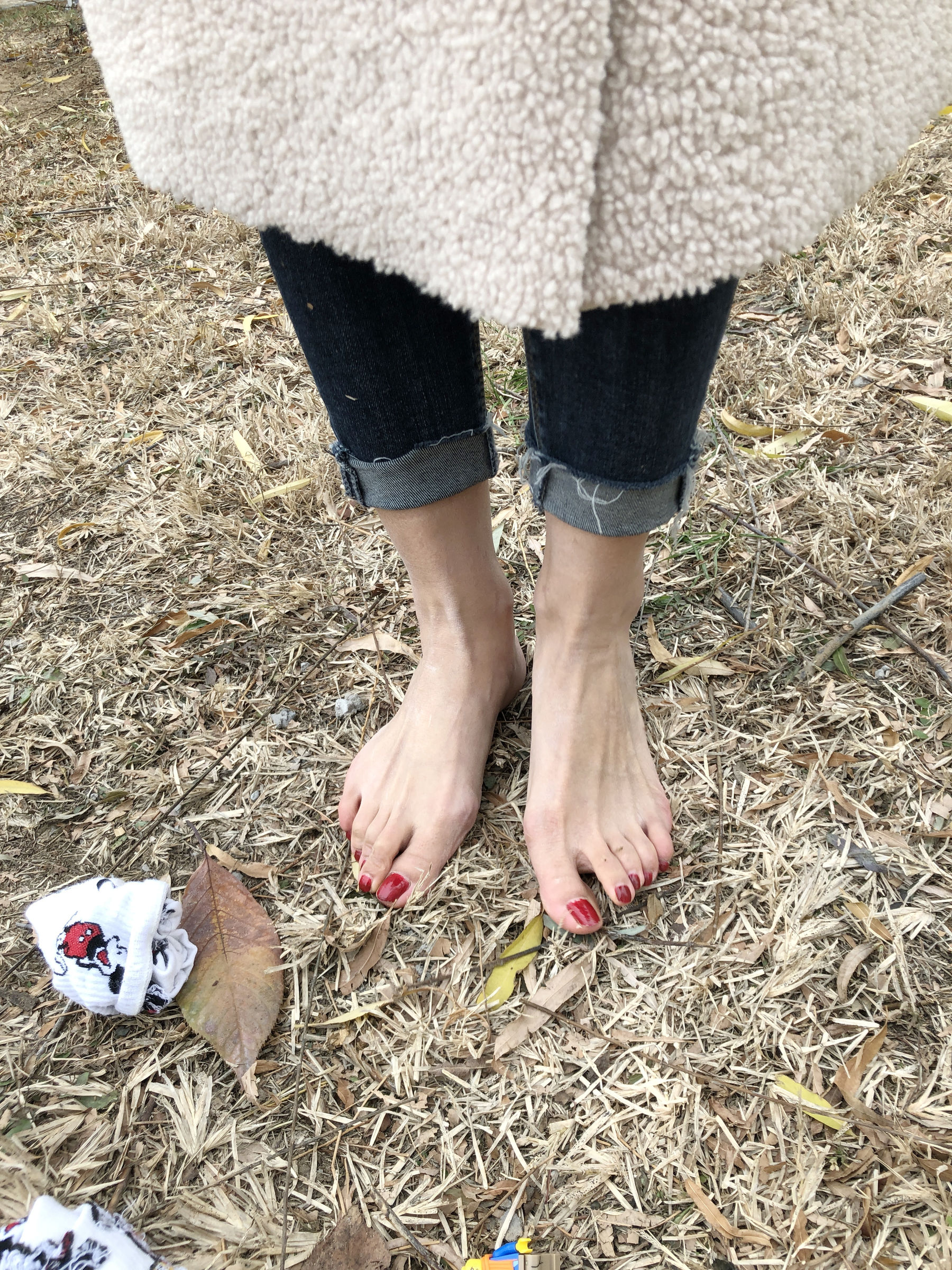 [福利COS] 安乔乔儿(Nia乔乔) No.010 红甲裸足第34张