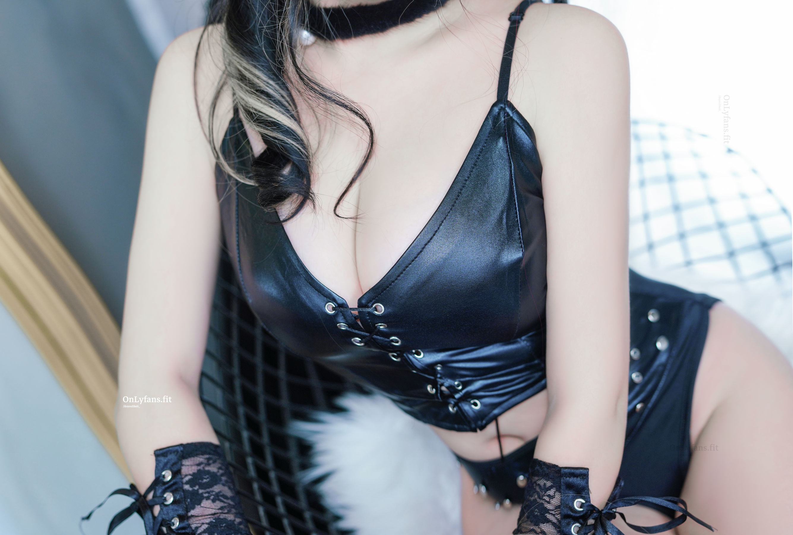 [福利COS] 动漫博主恩田直幸 - 皮衣小狼第4张