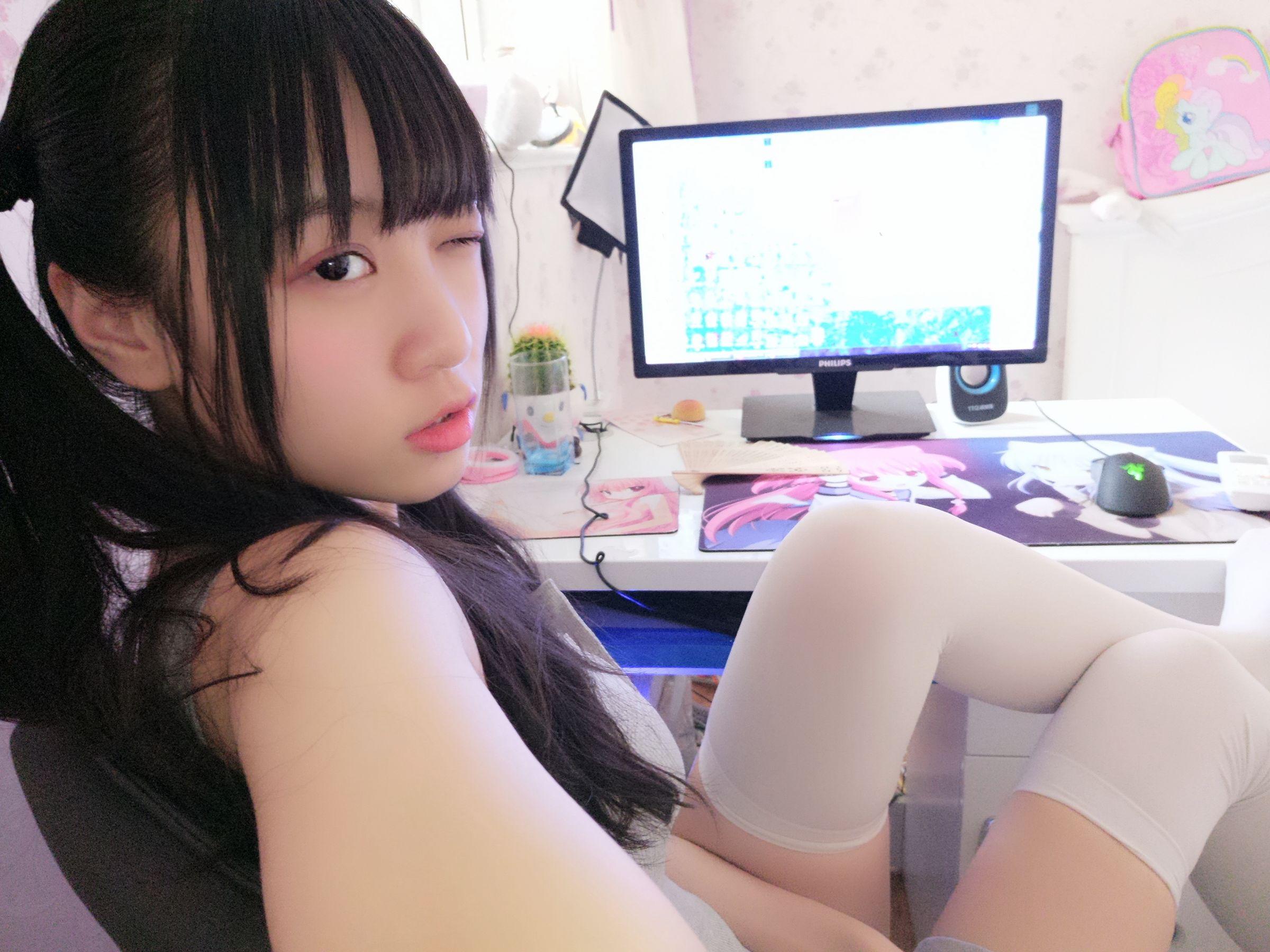 [福利COS] 双马尾少女赛高酱作品 - 露脸灰色裙子第5张