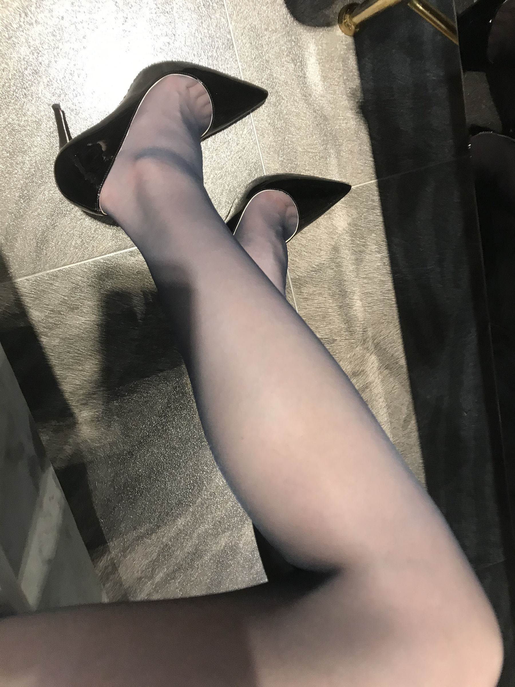 [福利COS] 丝足博主麋鹿_Monroe 2020.06.09 黑蕾丝半筒袜第5张