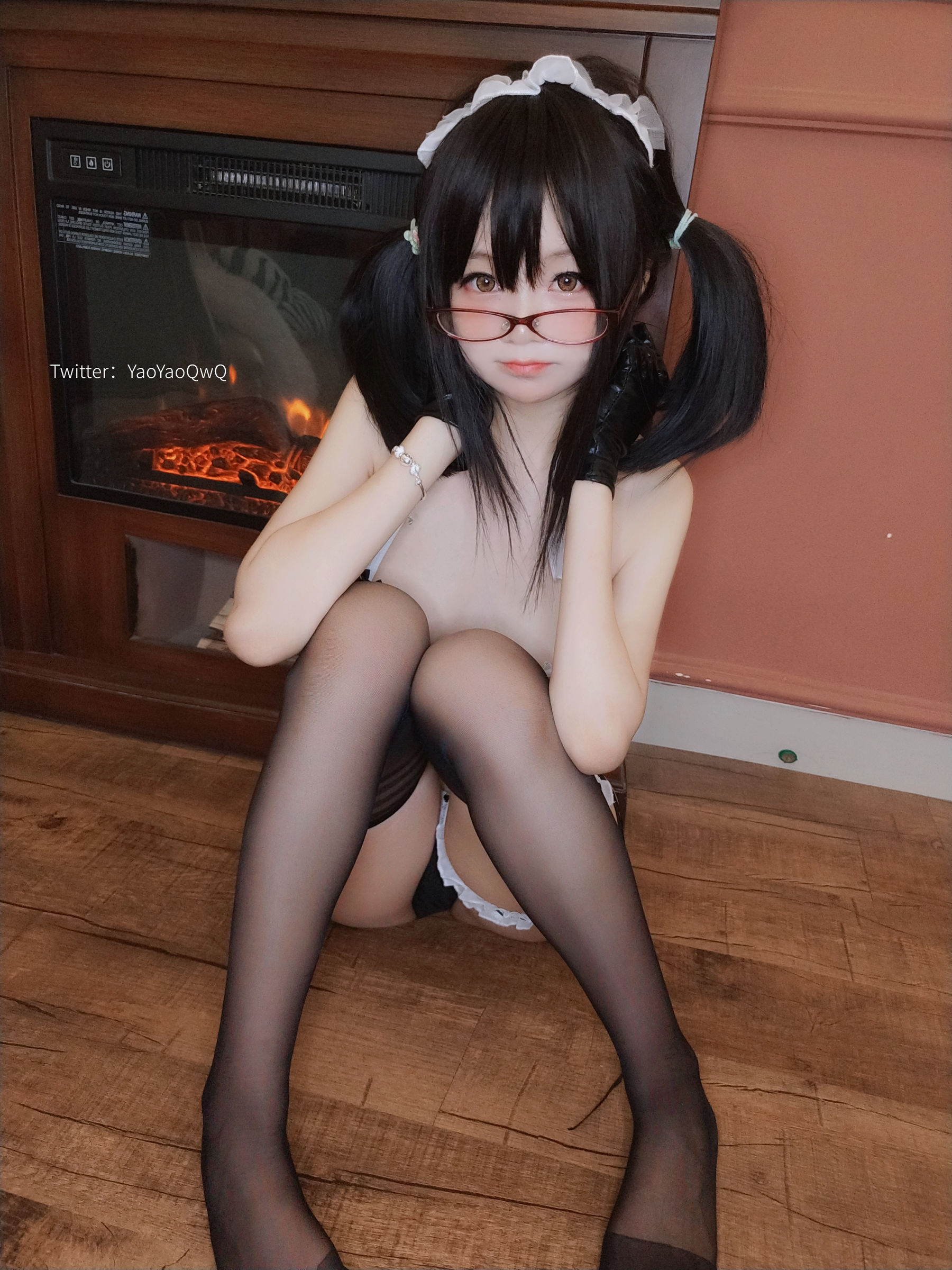 [福利COS] 萌妹子Coser摇摇乐yoyo fantia 11月会员合集 眼镜女仆第19张