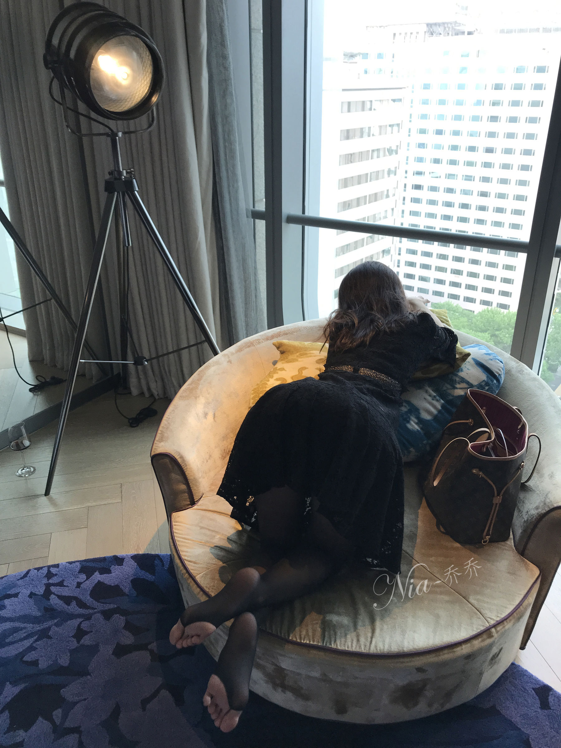 [福利COS] 安乔乔儿(Nia乔乔) No.023 出差刚到酒店呀第5张