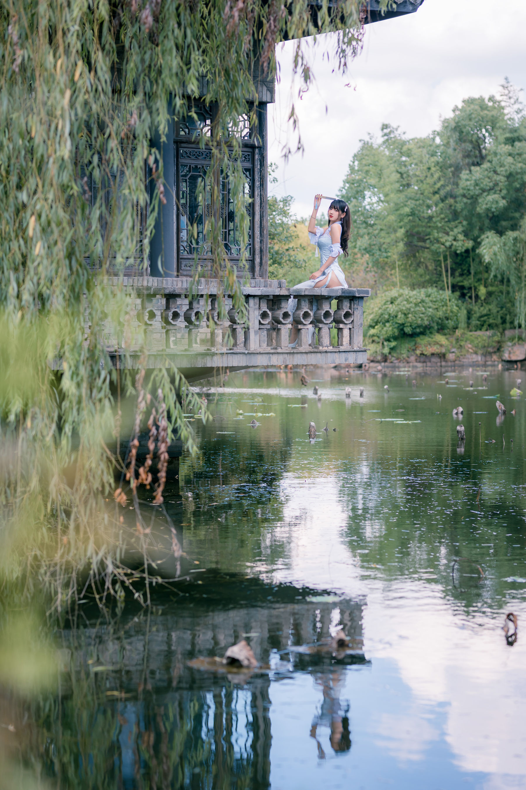 [福利COS] 可爱妹子陆卿卿kyokyo - 蓝色旗袍第5张