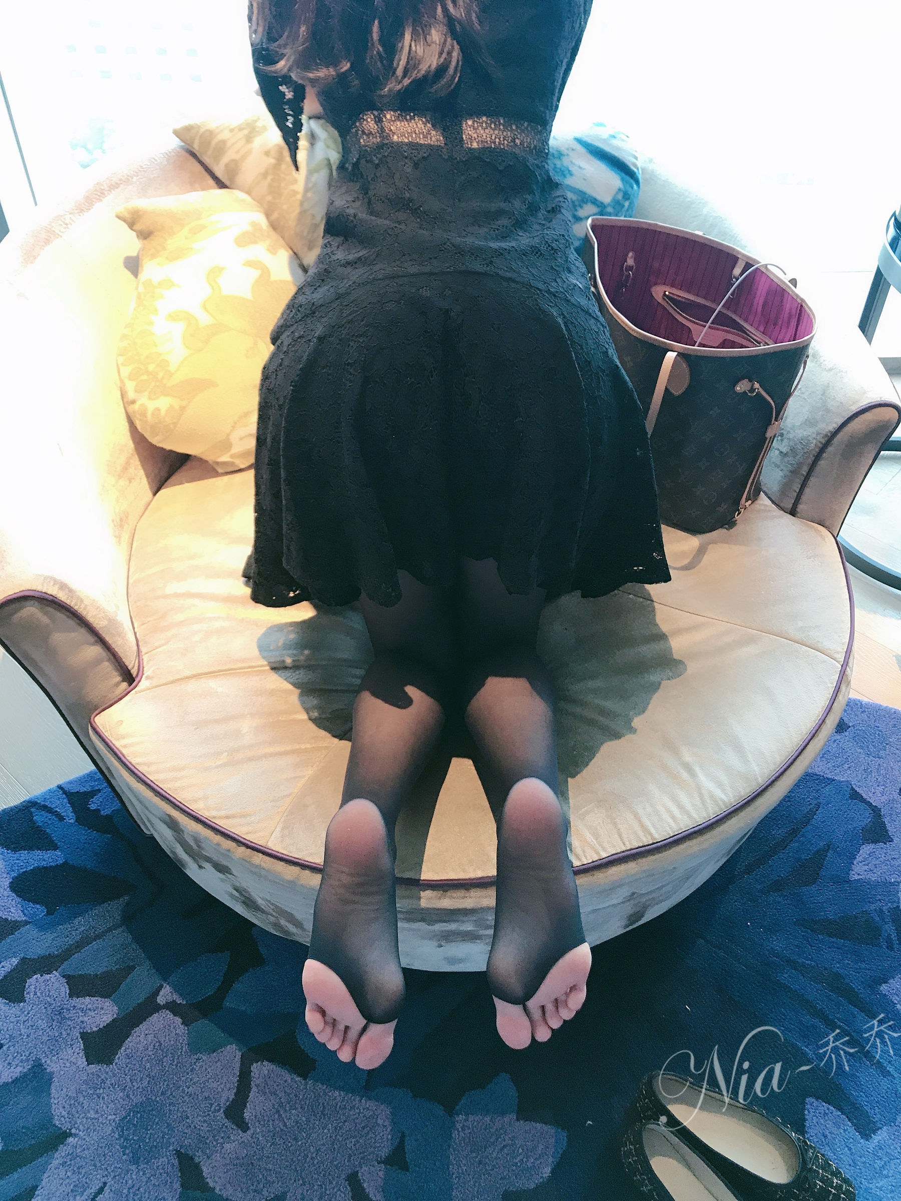 [福利COS] 安乔乔儿(Nia乔乔) No.023 出差刚到酒店呀第1张