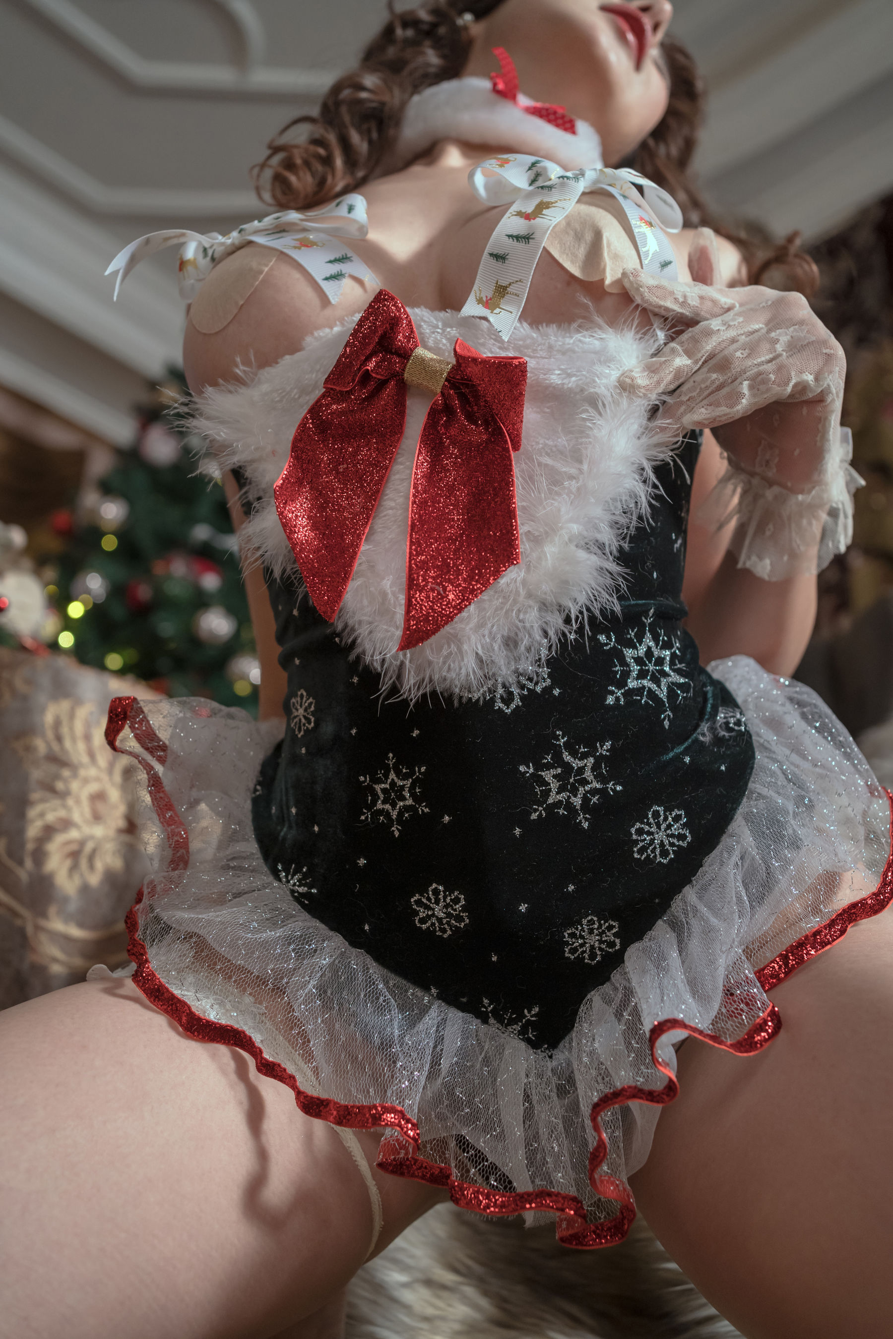 [福利COS] 云溪溪 - 奶桃 圣诞女郎第13张