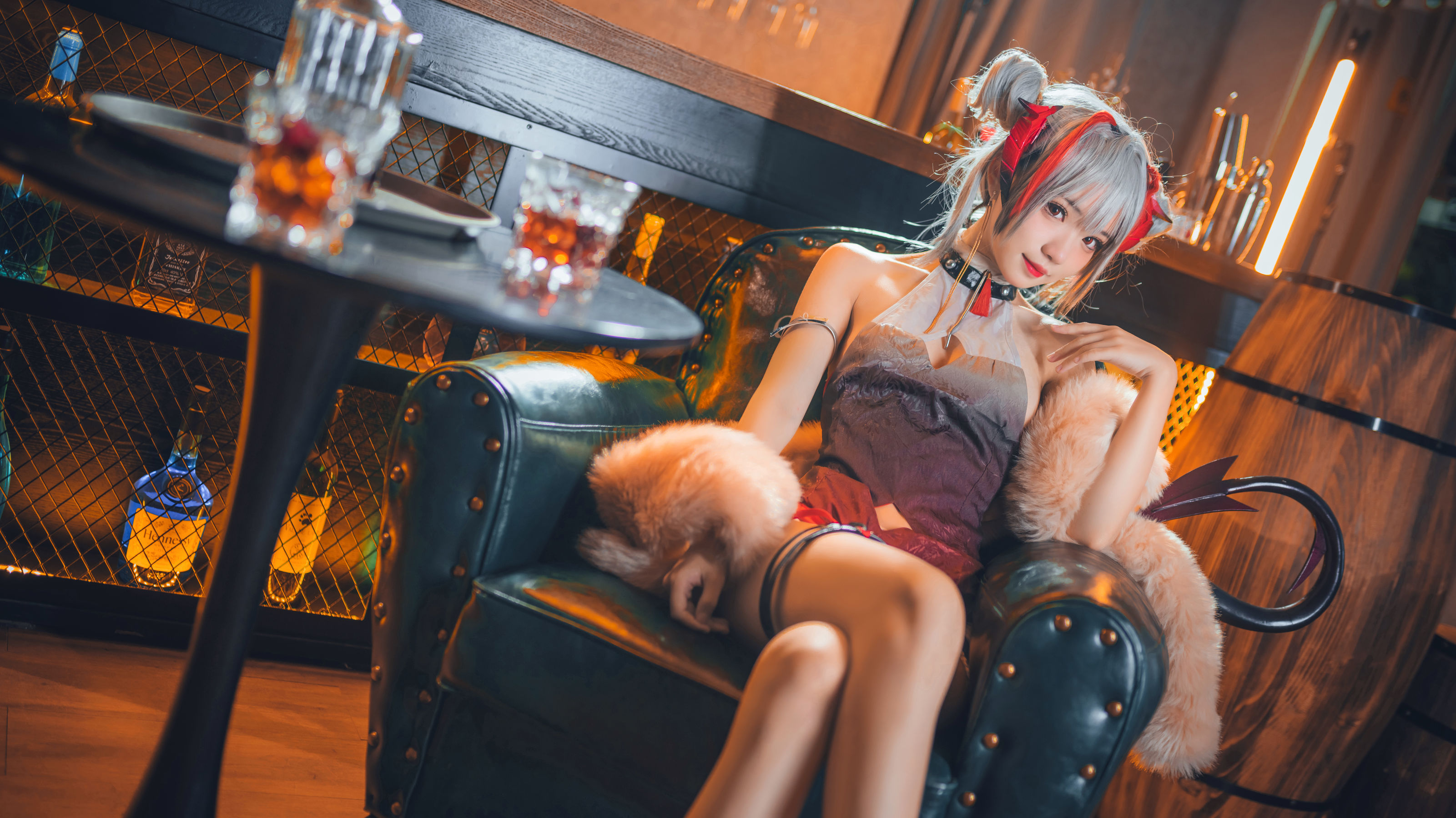 [福利COS] 花柒Hana - 明日方舟 守夜冠军 W第2张