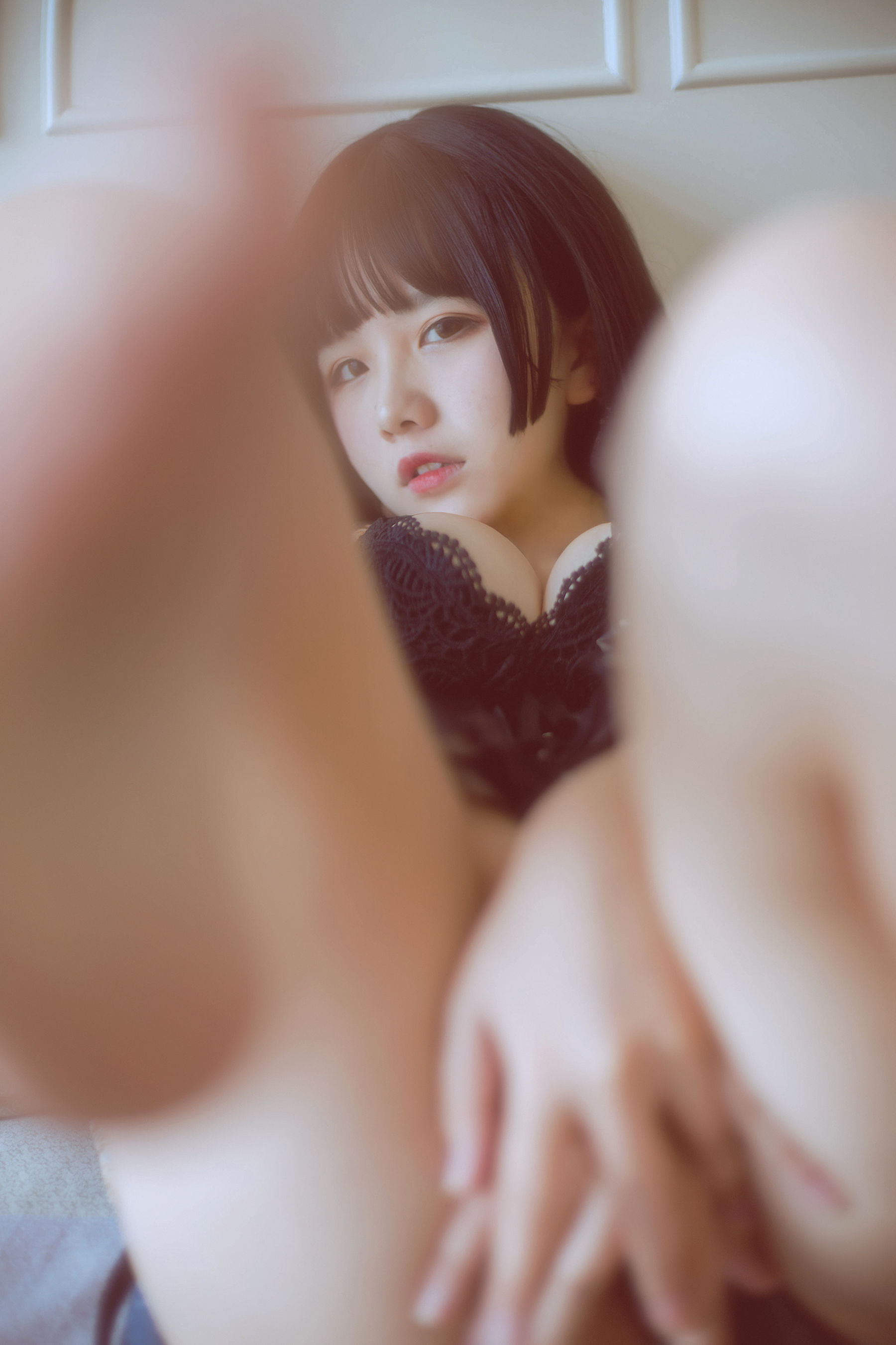 [福利COS] 阿半今天很开心 - 黑色吊带第1张