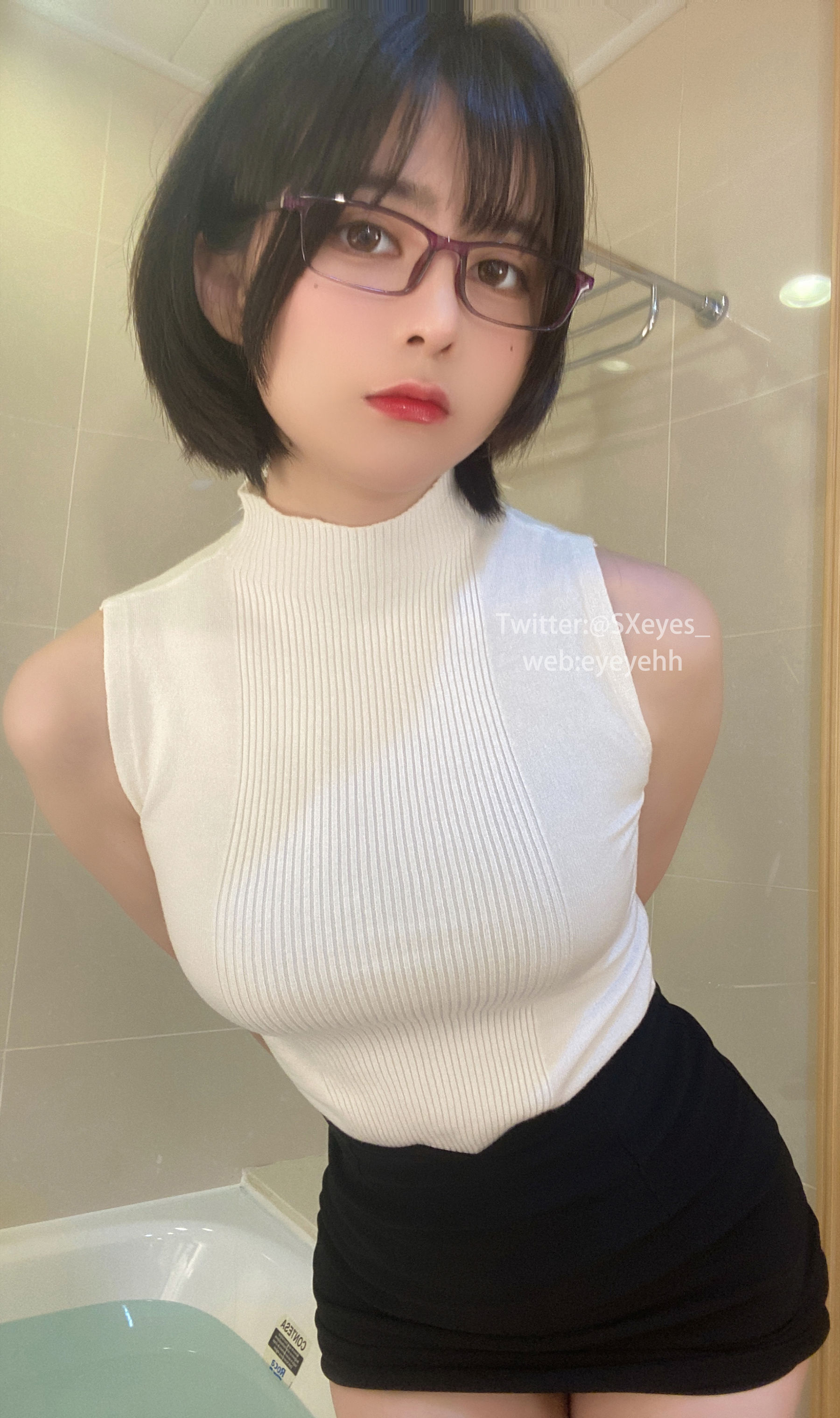 [福利COS] 萌妹子眼酱大魔王w - 风吕に入る第1张