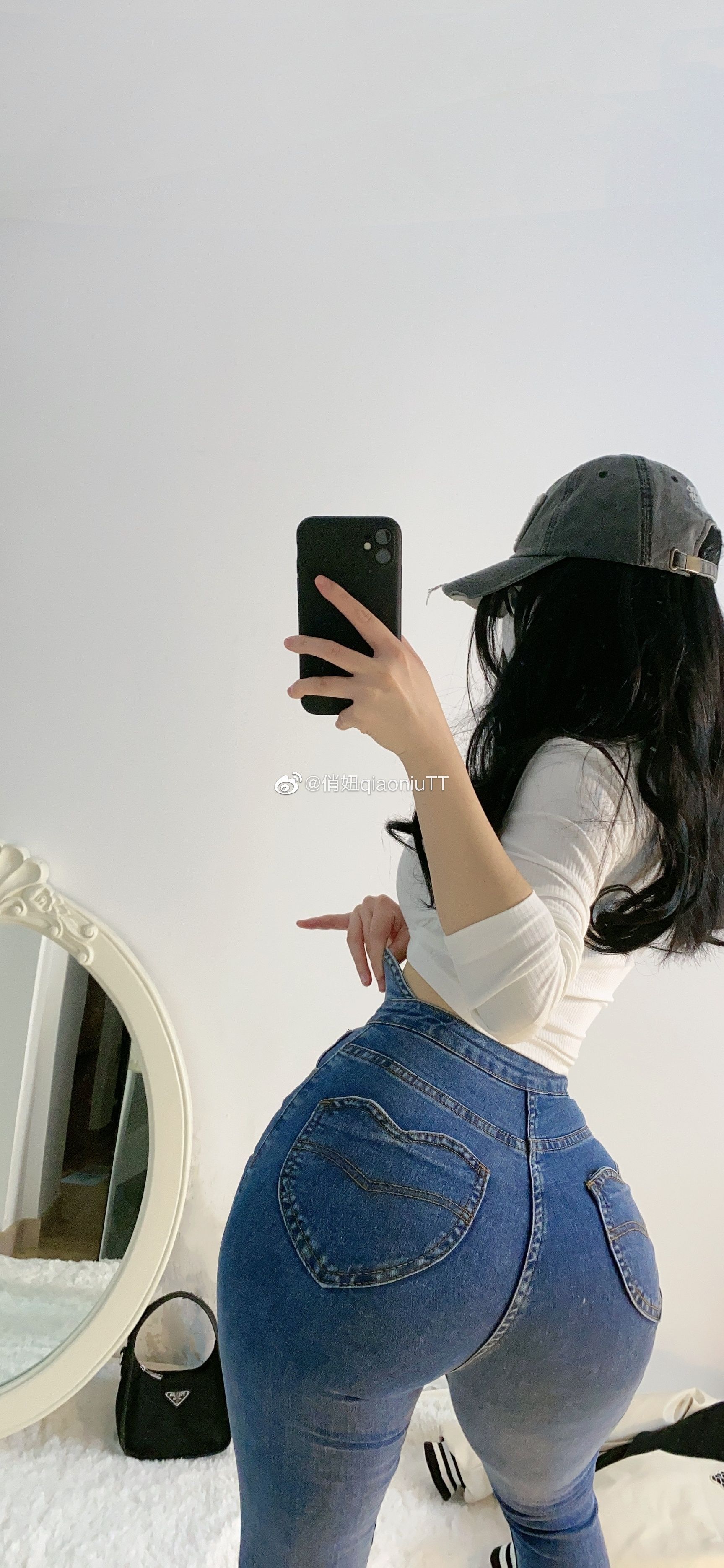 [福利COS] 俏妞qiaoniuTT - 丝袜长腿翘臀 视图合集第39张