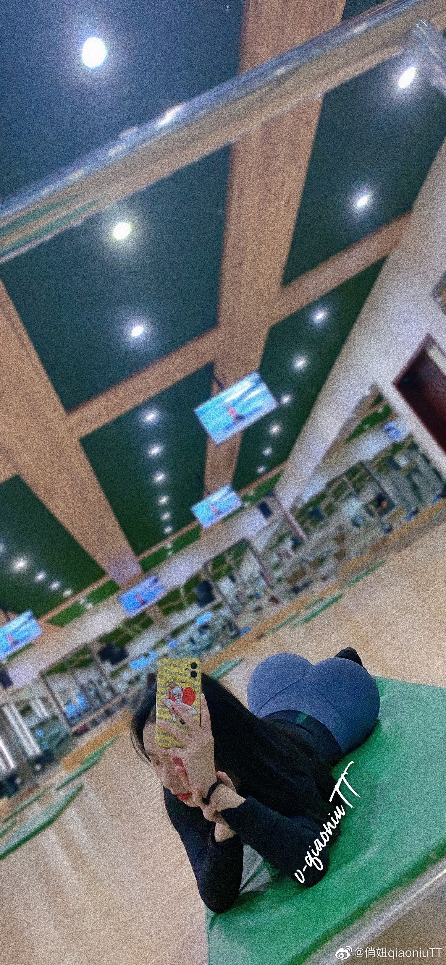 [福利COS] 俏妞qiaoniuTT - 丝袜长腿翘臀 视图合集第9张