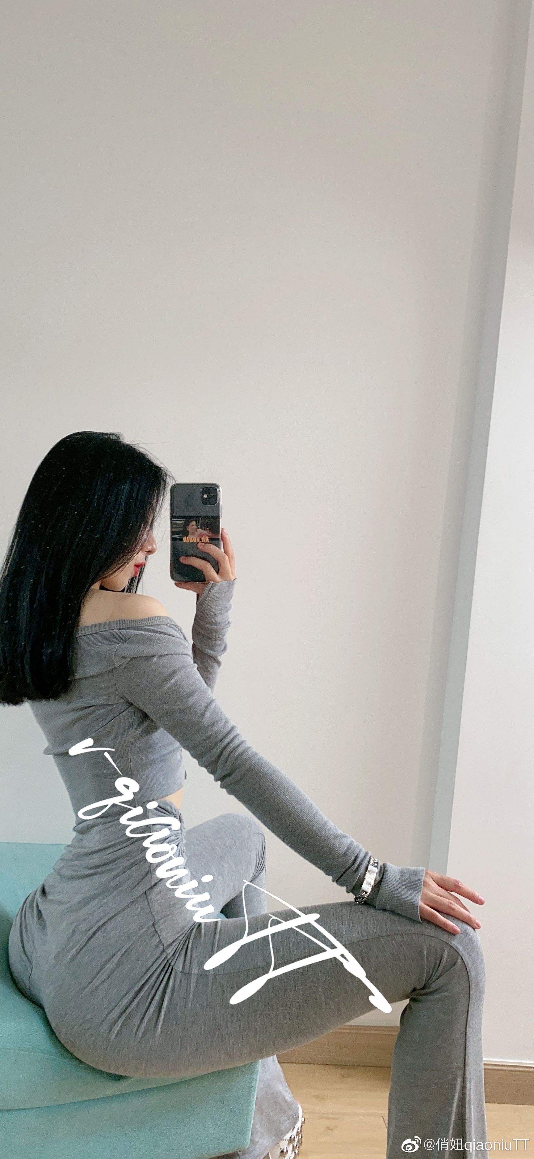 [福利COS] 俏妞qiaoniuTT - 丝袜长腿翘臀 视图合集第23张