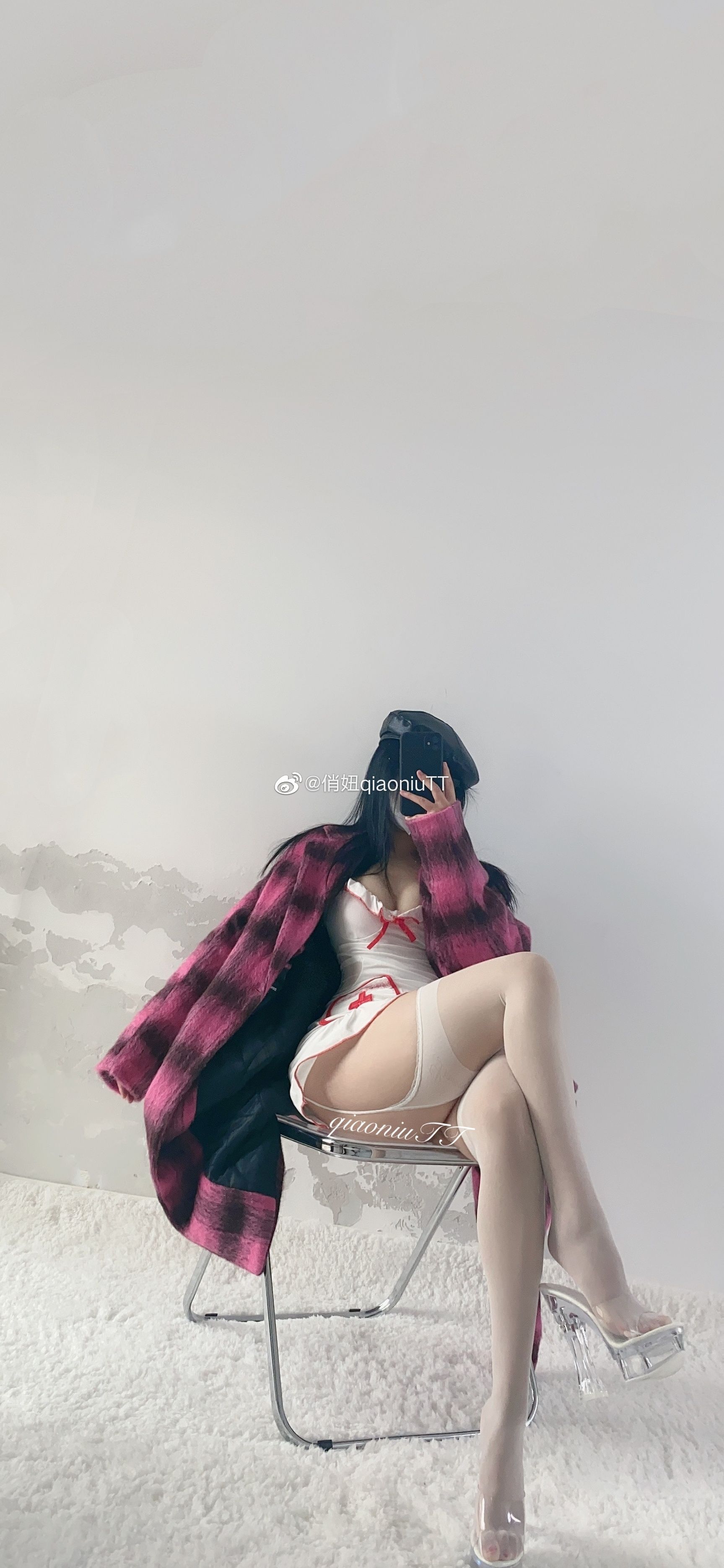 [福利COS] 俏妞qiaoniuTT - 丝袜长腿翘臀 视图合集第40张