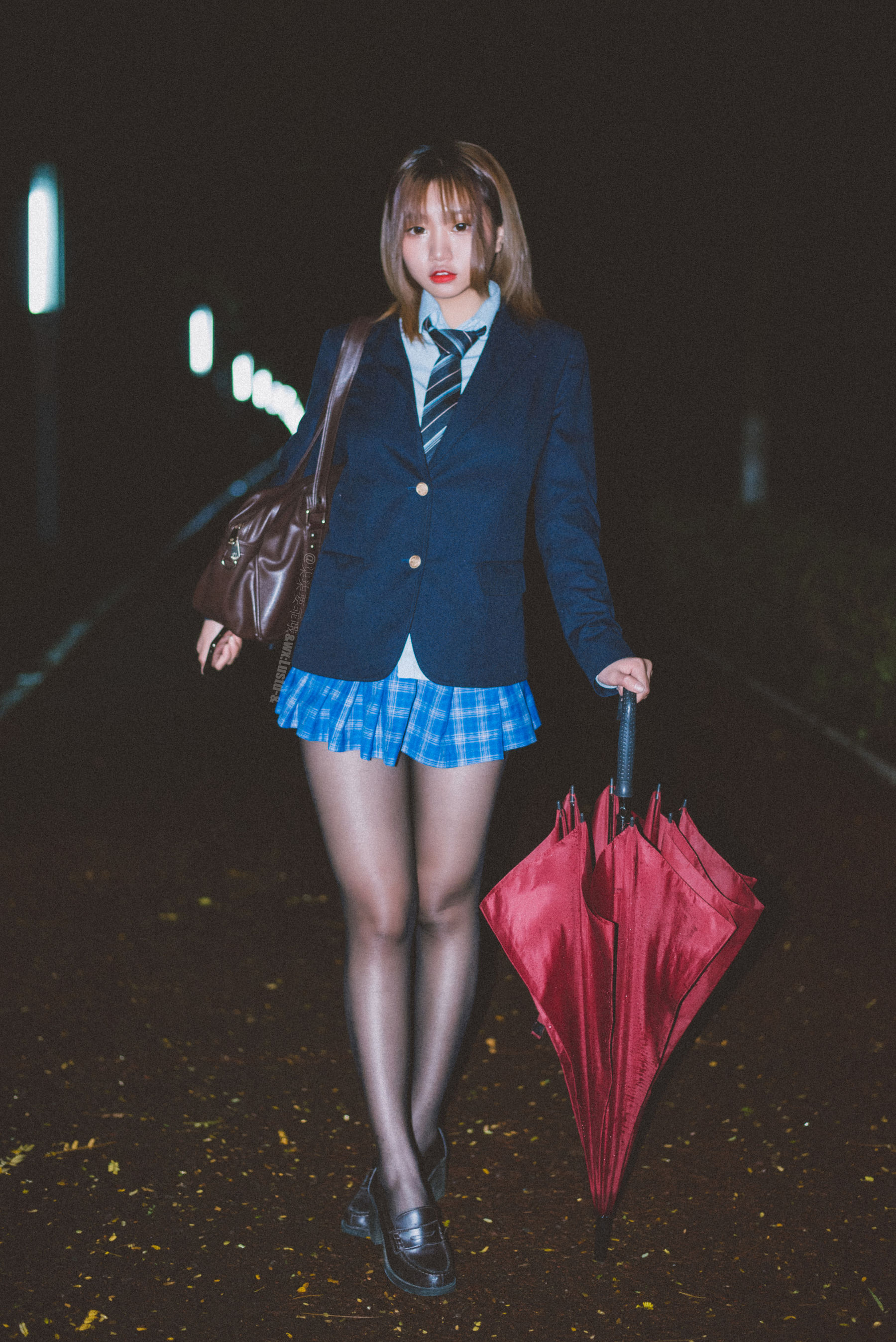 [福利COS] 动漫博主柒柒要乖哦 - 深夜公园JK第14张