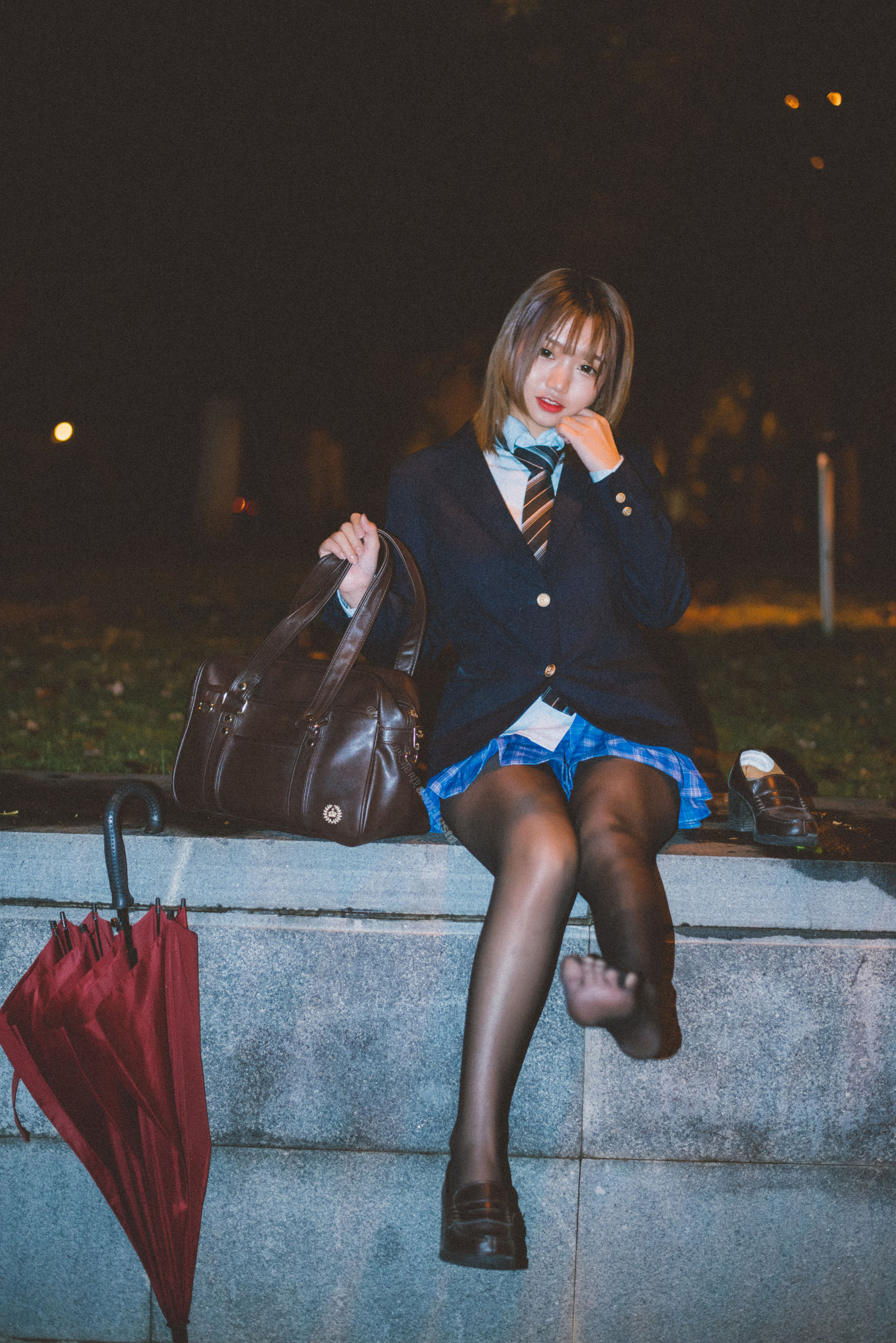 [福利COS] 动漫博主柒柒要乖哦 - 深夜公园JK第10张