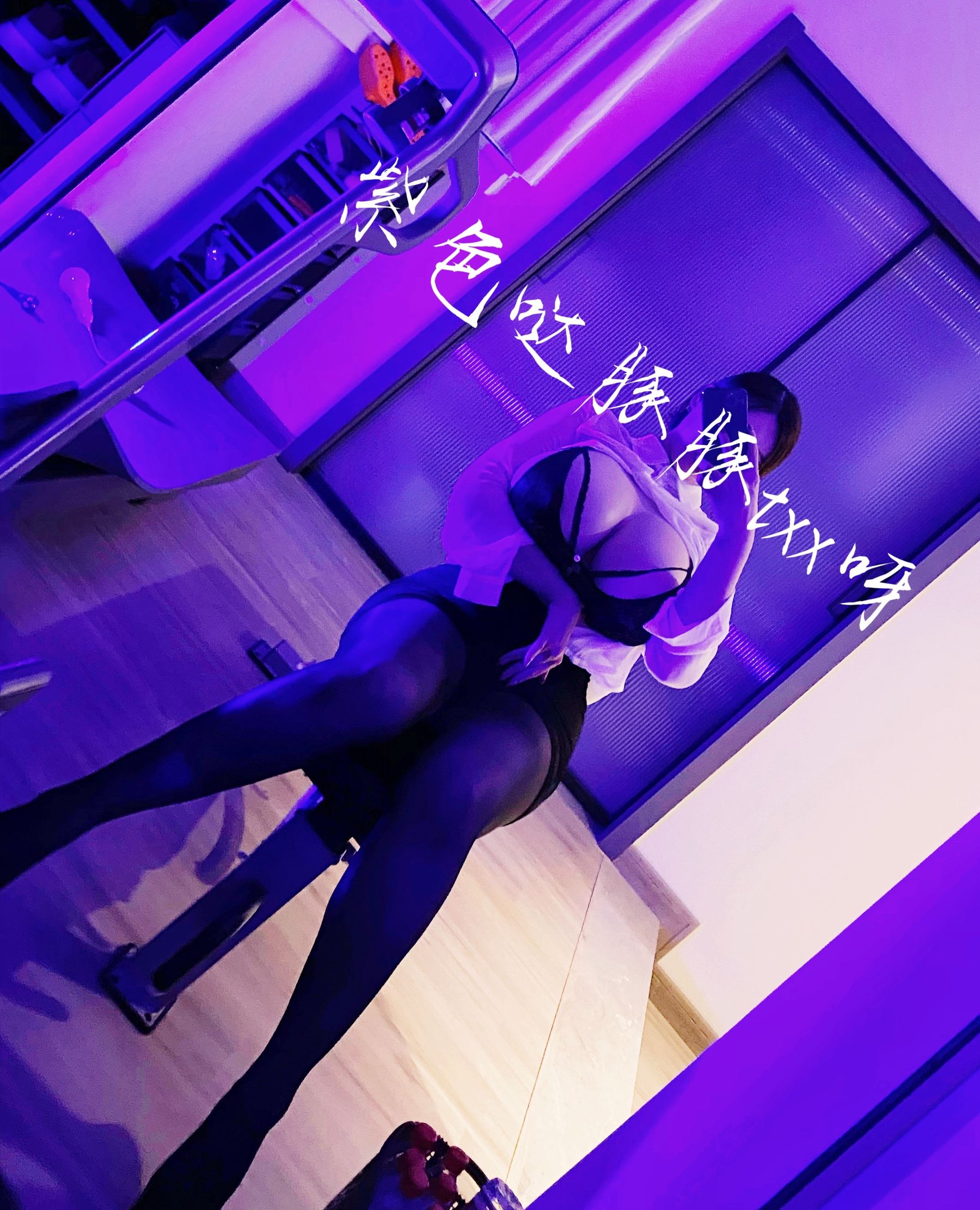 [福利COS] 女主播童小芯 微信朋友圈系列视图合集第15张