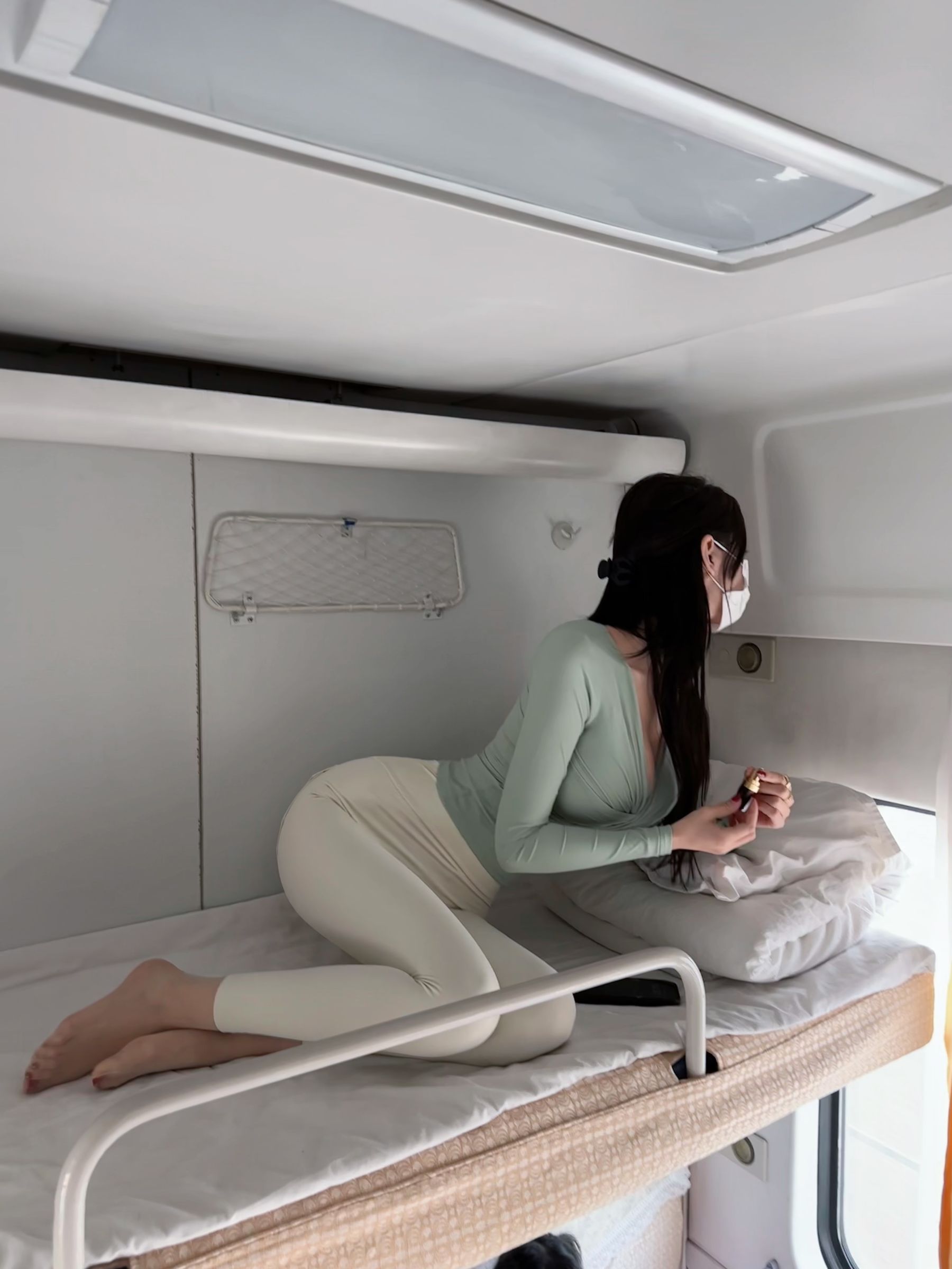 [福利COS] 脸红Dearie - 高铁之旅第12张