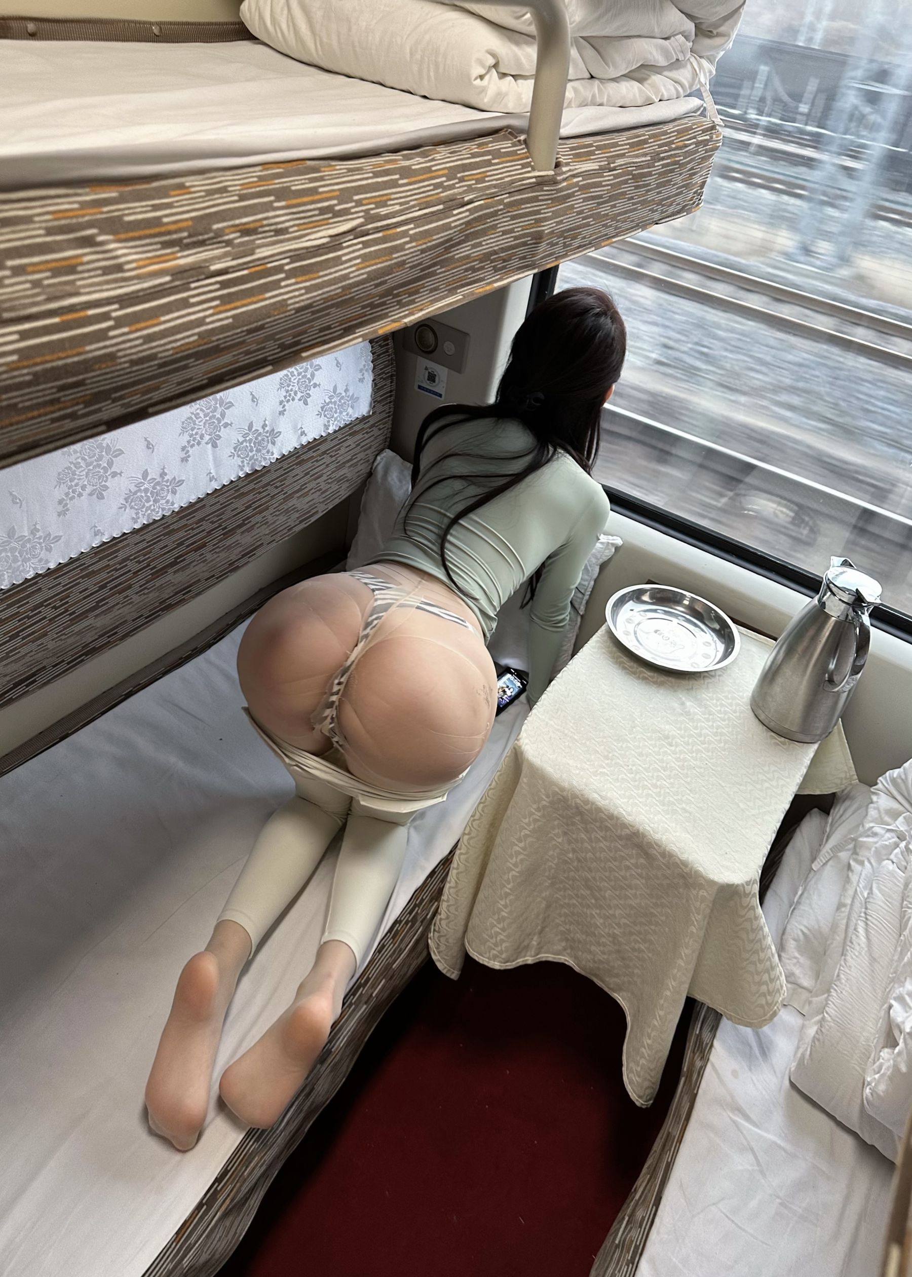 [福利COS] 脸红Dearie - 高铁之旅第23张