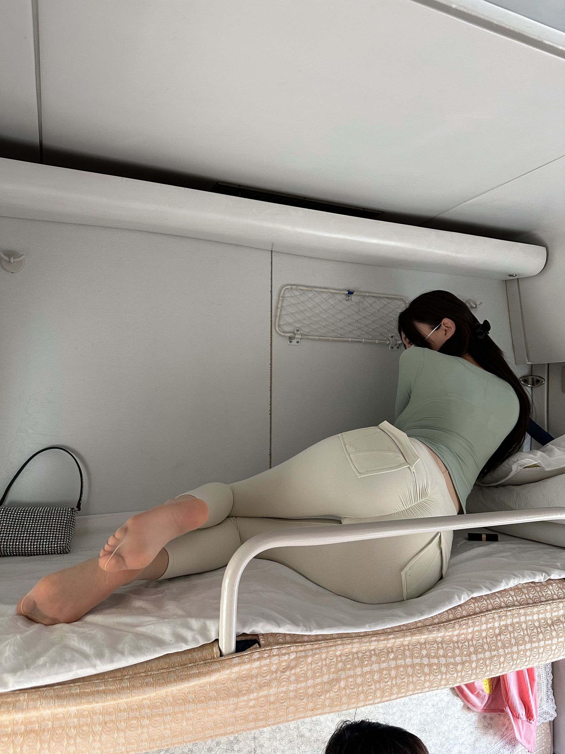 [福利COS] 脸红Dearie - 高铁之旅第28张