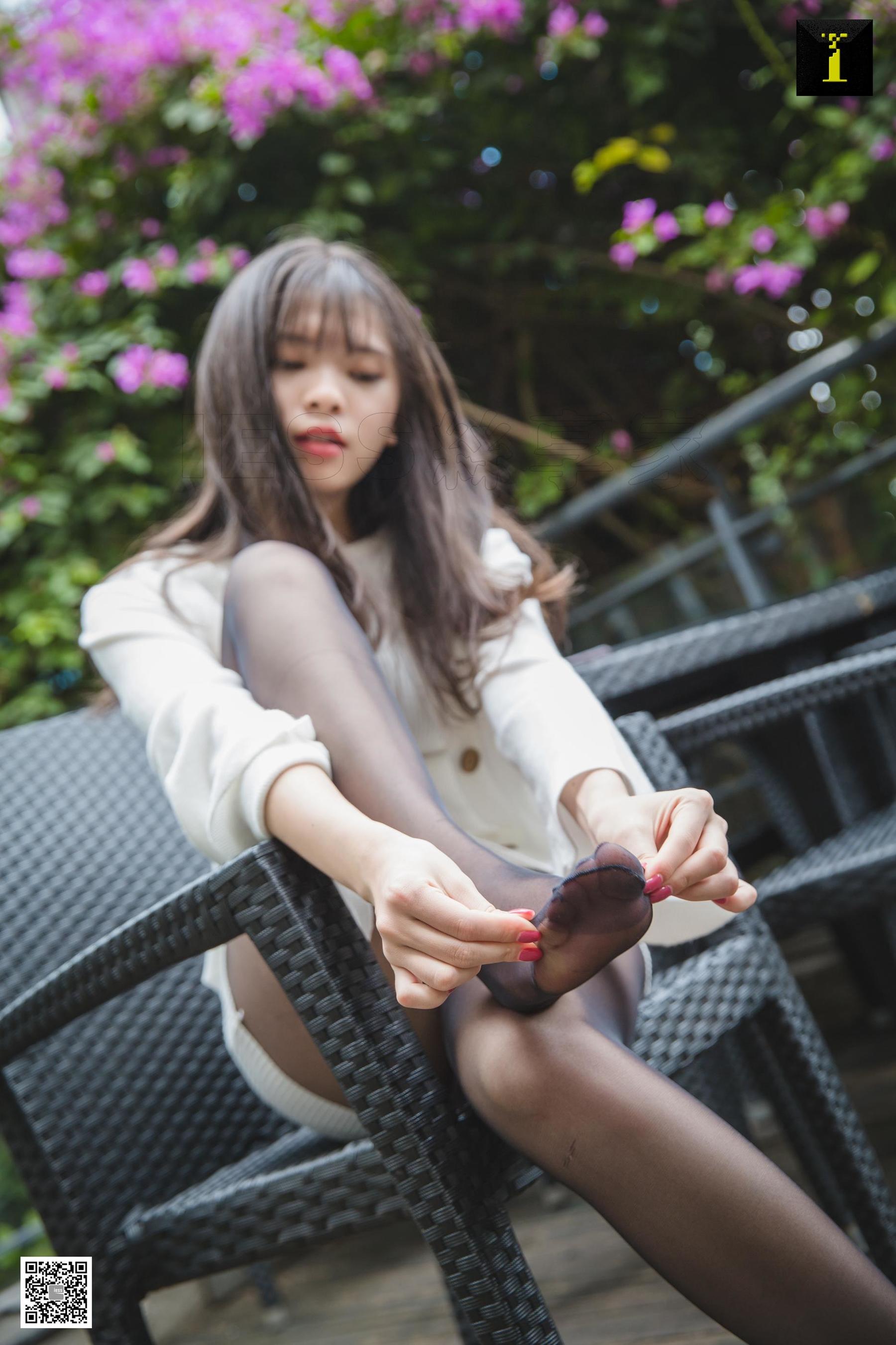 腿模七七 《七七的户外撕撕》 [异思趣向IESS] 写真集第13张