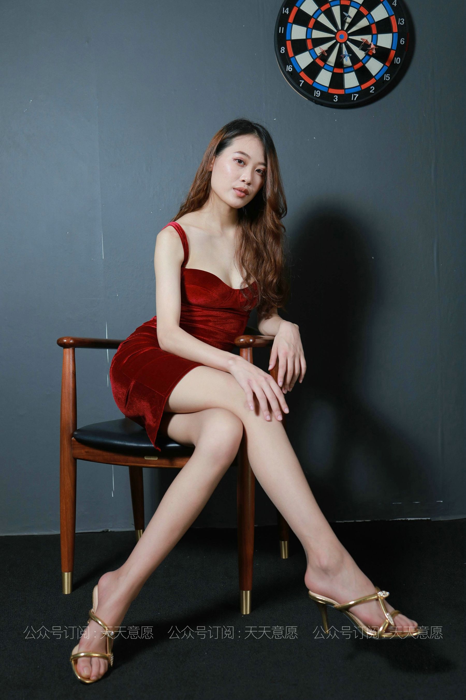 [IESS异思趣向]  模特：肉肉《性感红裙装》第1张