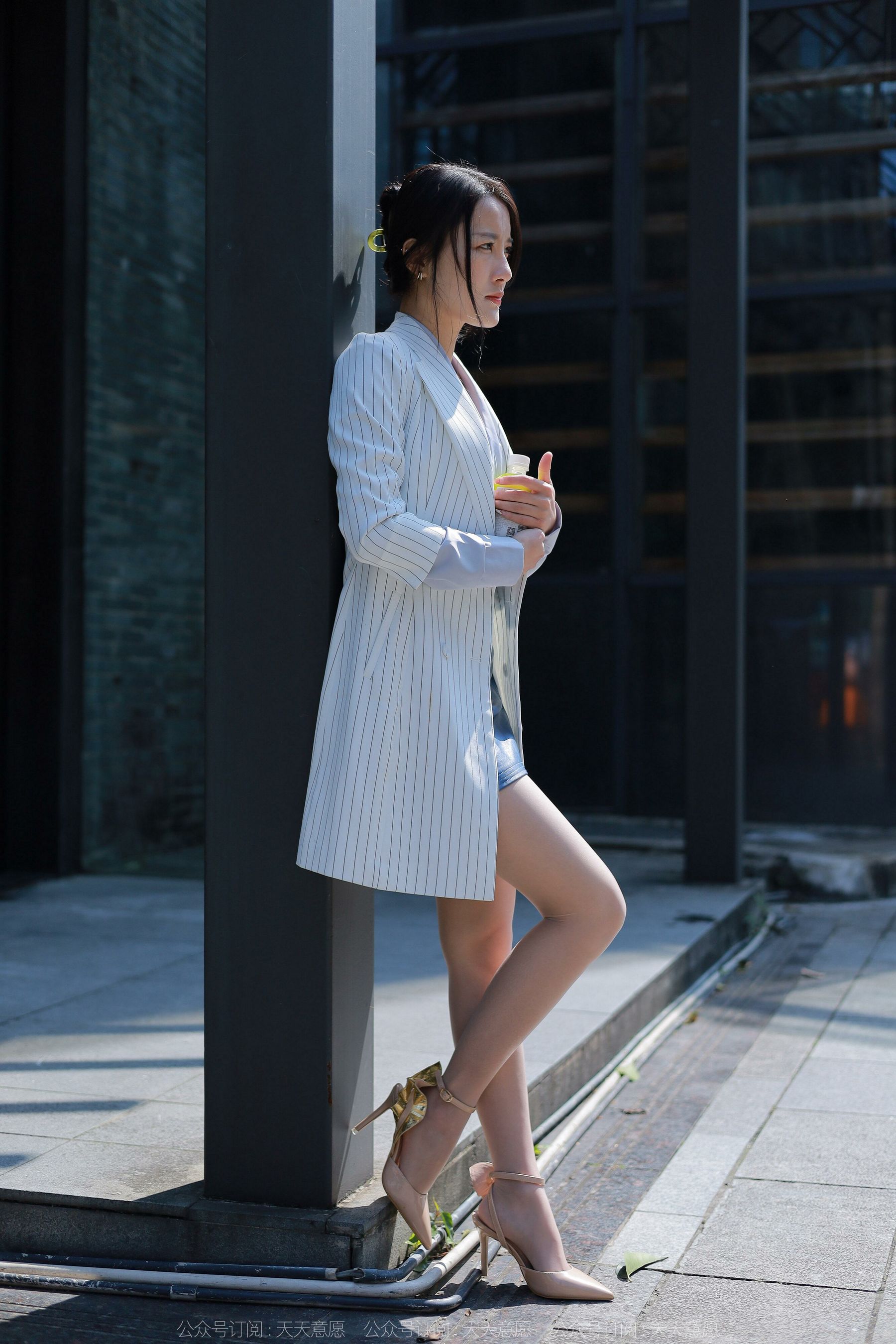 [异思趣向IESS] 模特：婉萍《蓝衣女神》第12张