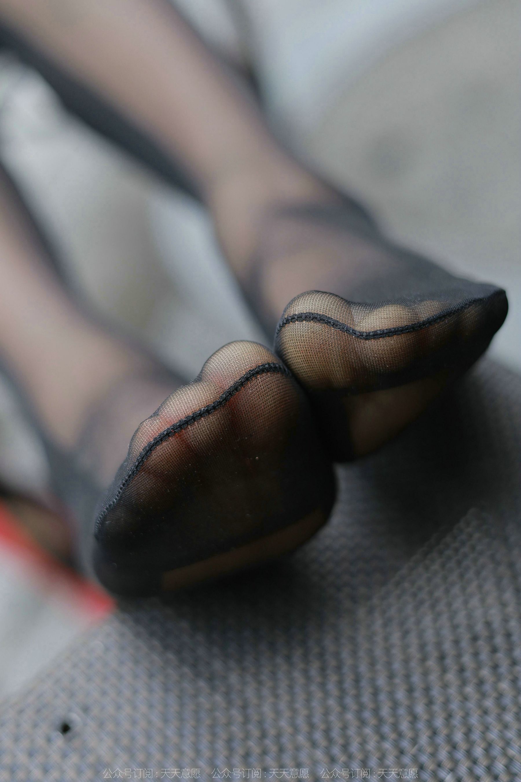 [异思趣向IESS] 模特：小婕《红鞋职业装》第15张