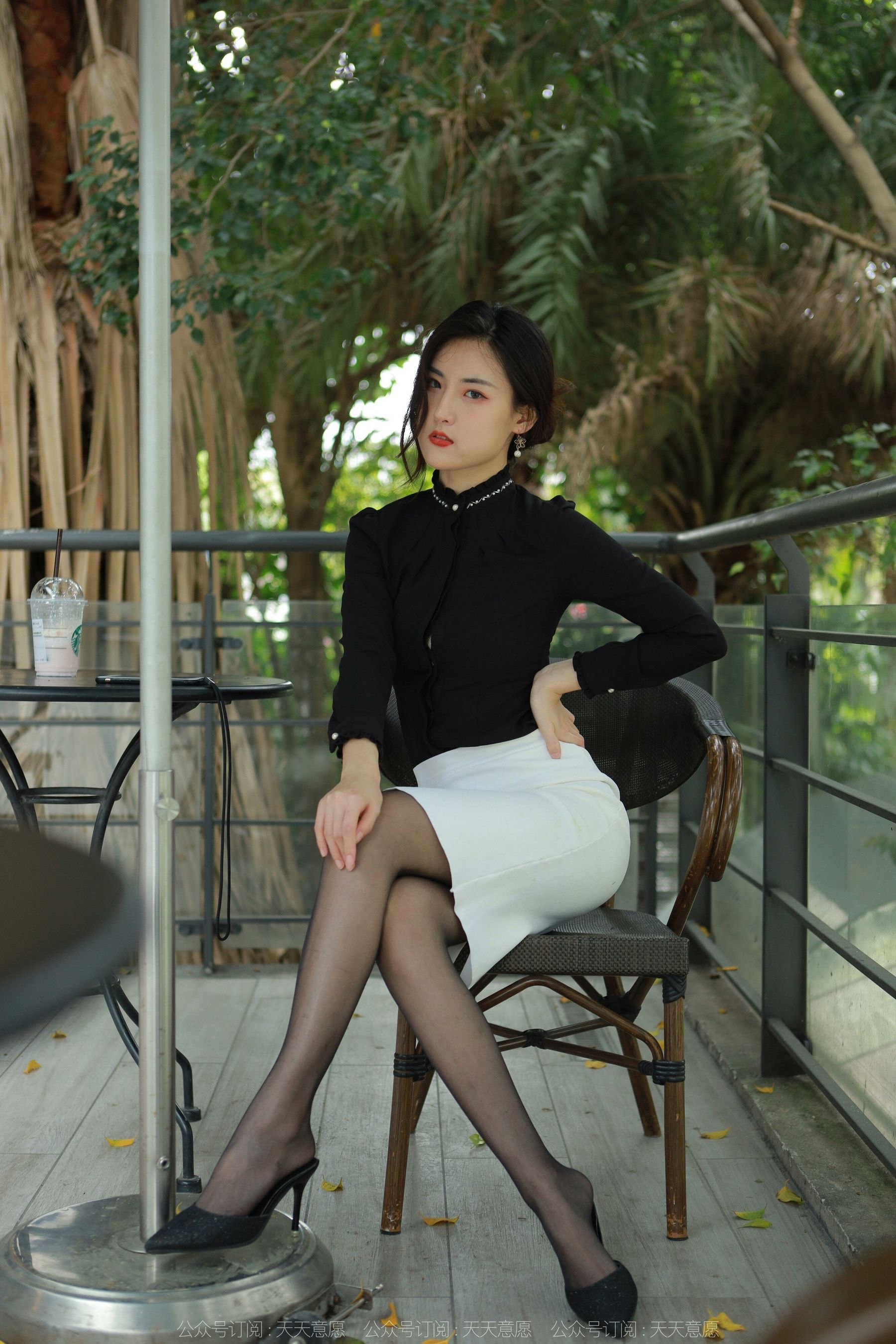[异思趣向IESS] 模特：小宝 《黑丝黑衬衣》第11张