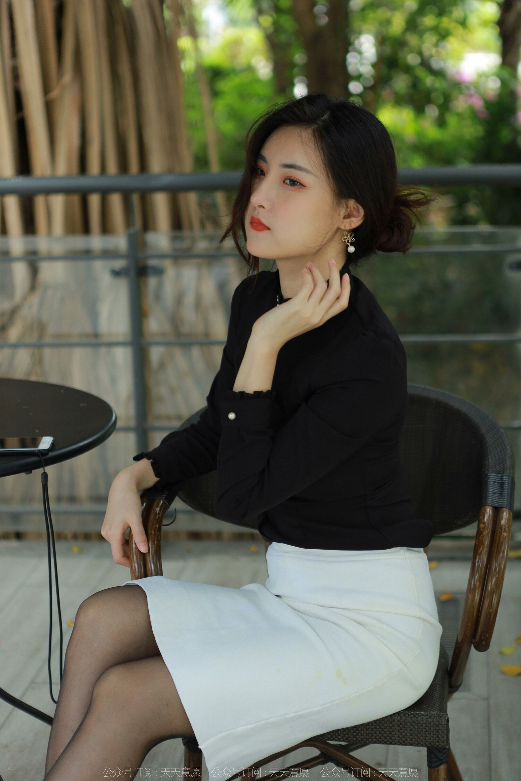 [异思趣向IESS] 模特：小宝 《黑丝黑衬衣》第12张