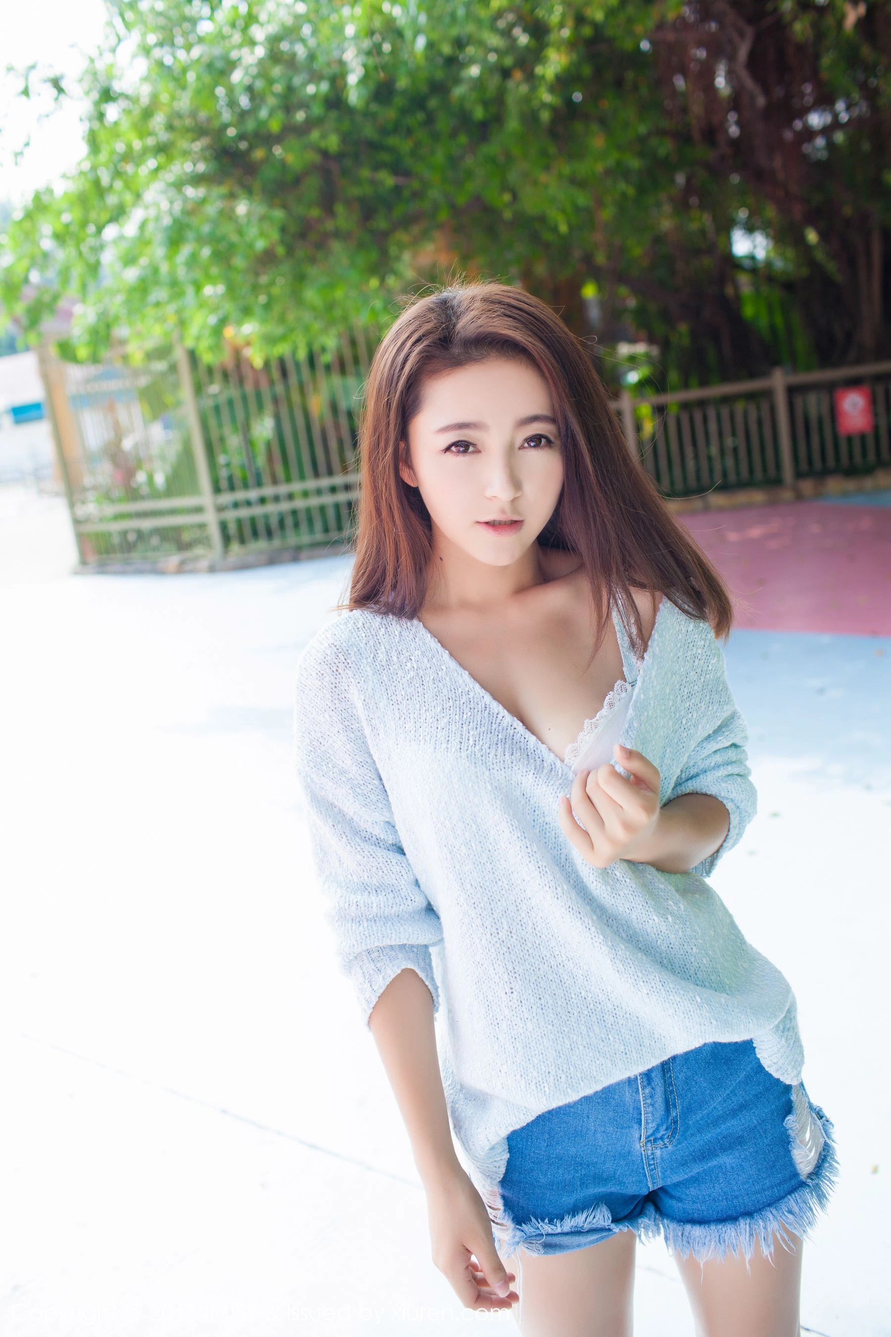  夏茉GIGI《牛仔热裤街拍》 爱蜜社IMiss Vol.049第6张
