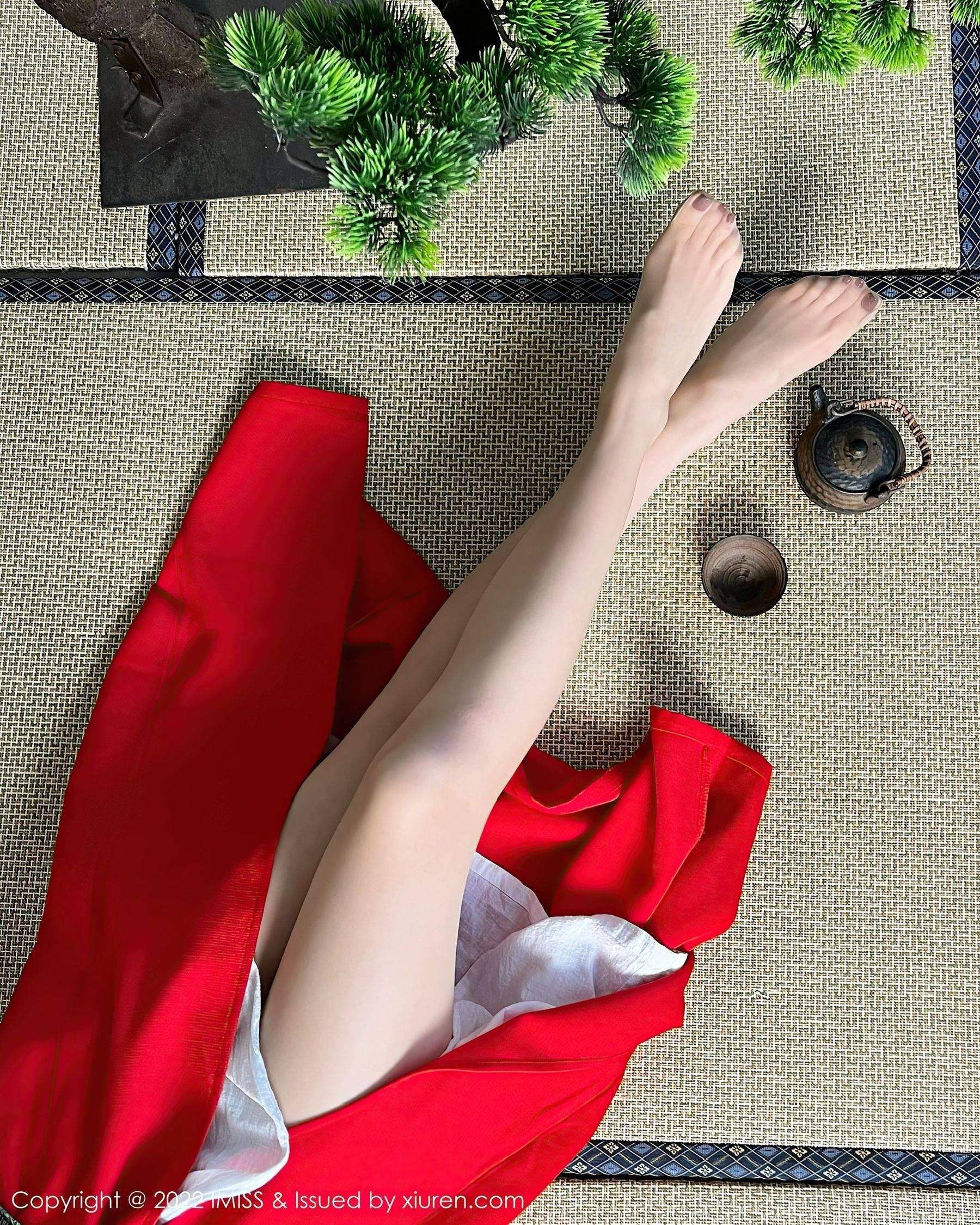 爱蜜社 VOL.669 逗逗doudou 和服美腿第2张