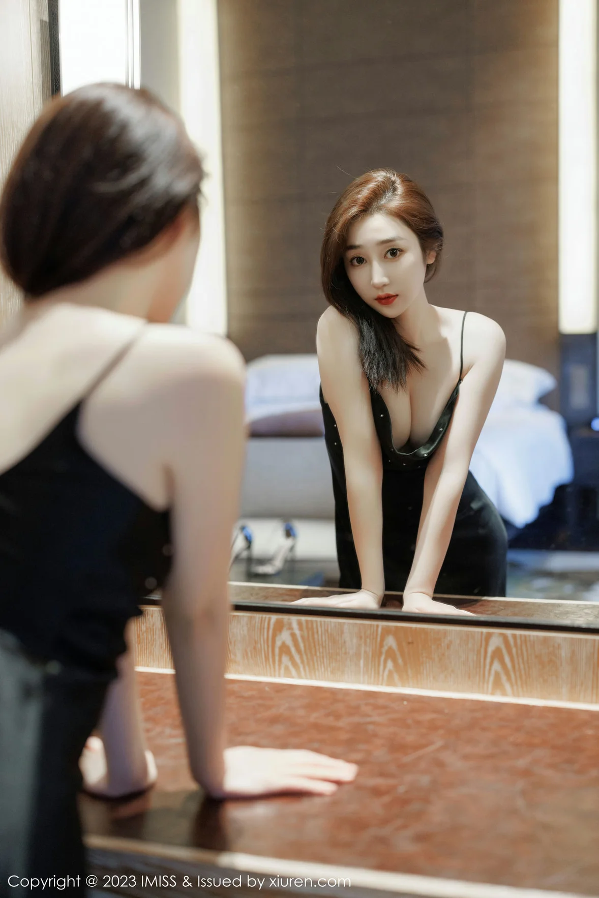  爱蜜社 Vol.734 九月生__ 吊带长裙性感写真 [41P]第3张