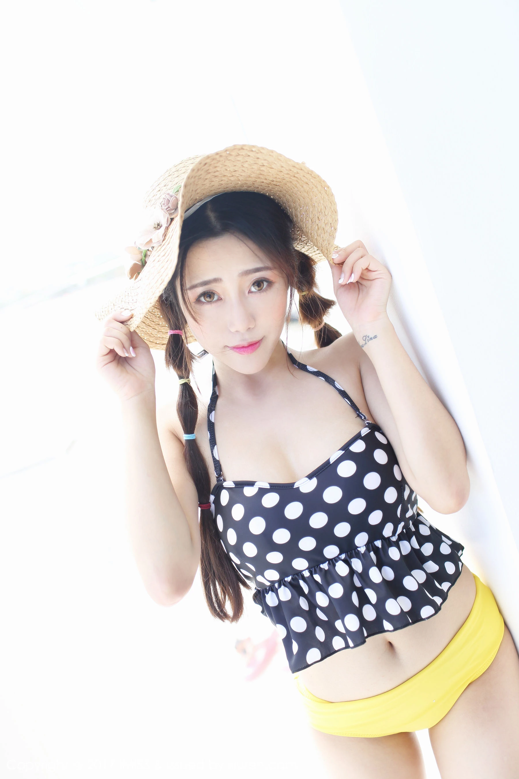 兜豆靓Youlina《长滩旅拍第1套》 爱蜜社 VOL.152第2张