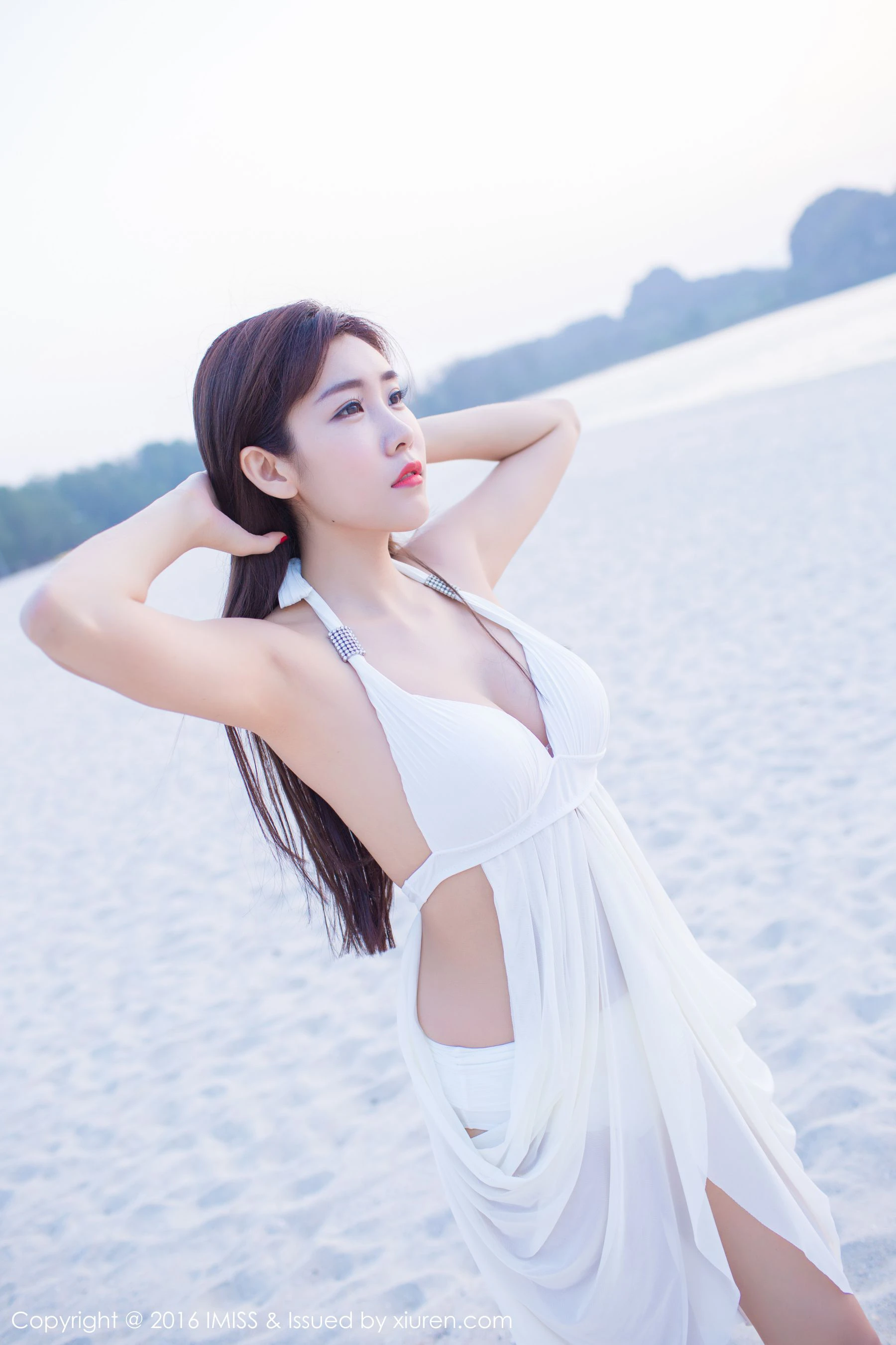 程小烦不烦《粉色装扮+白色裙子外拍》 爱蜜社IMiss Vol.086第12张