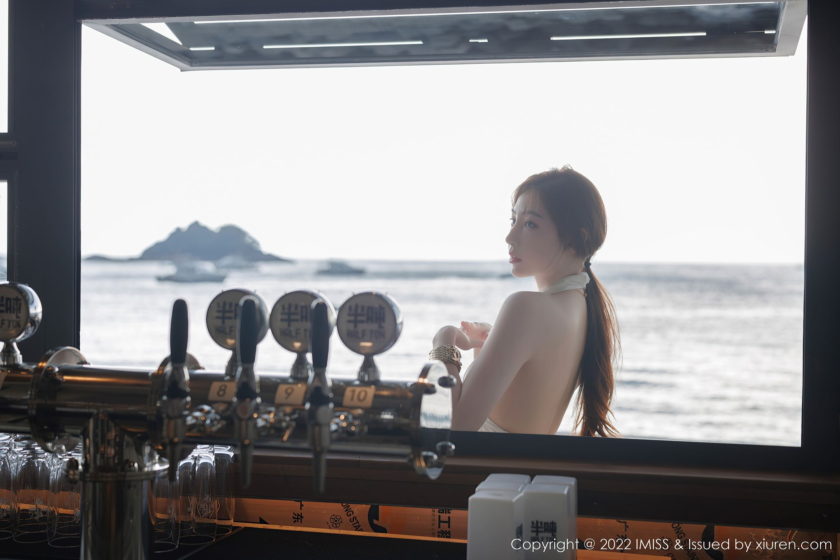  爱蜜社 VOL.706 Lynn刘奕宁 长裙美腿第7张