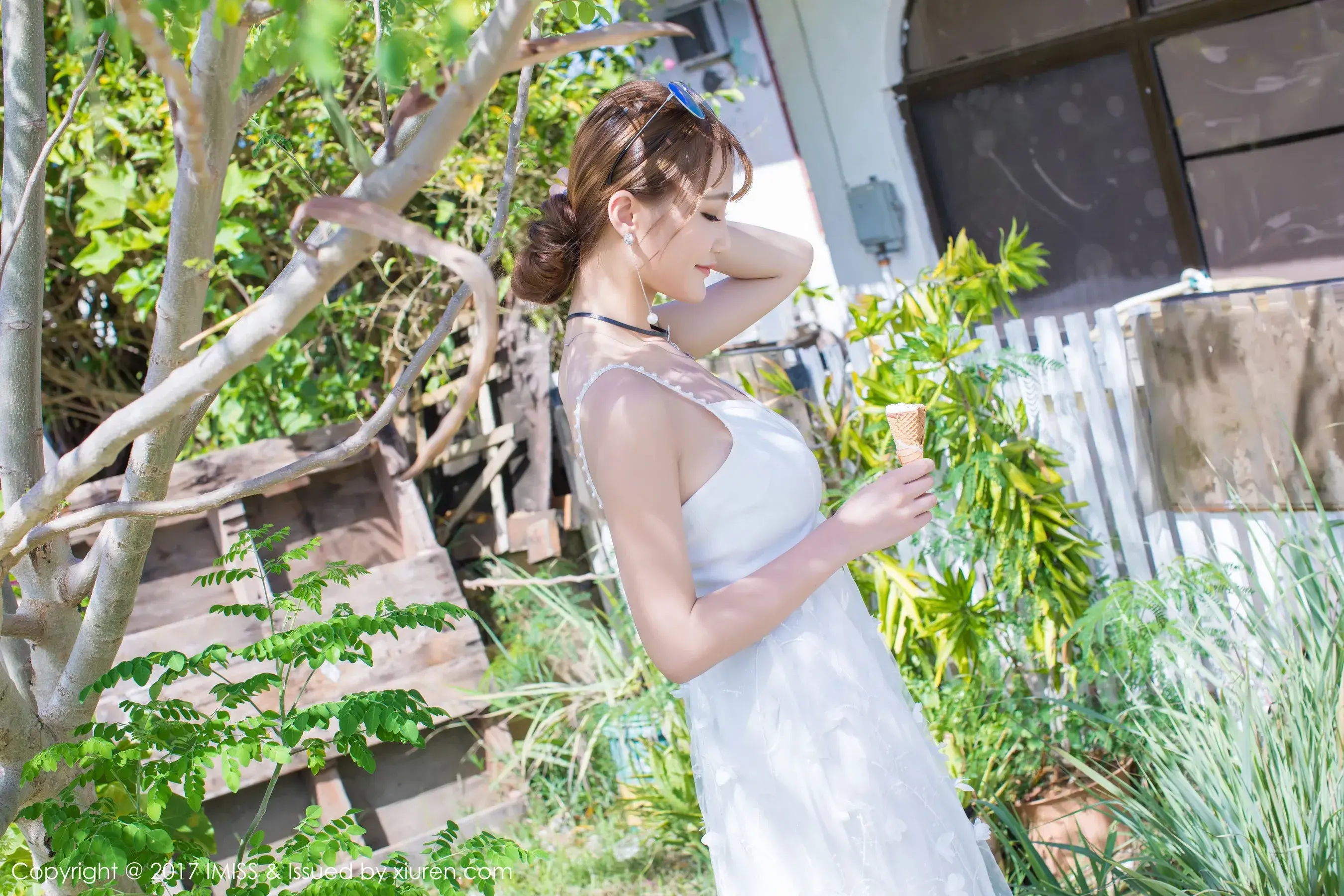  妤薇Vivian《性感OL+清新白色长裙》 爱蜜社IMiss Vol.191第6张