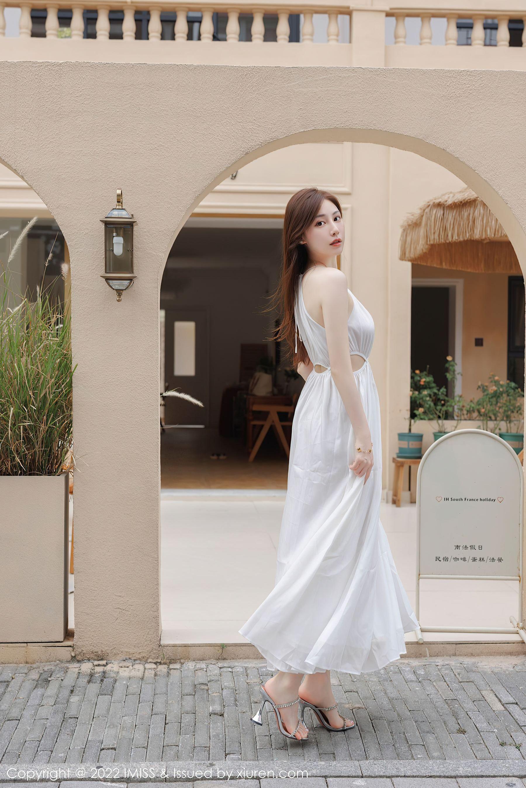  爱蜜社 VOL.706 Lynn刘奕宁 长裙美腿第7张