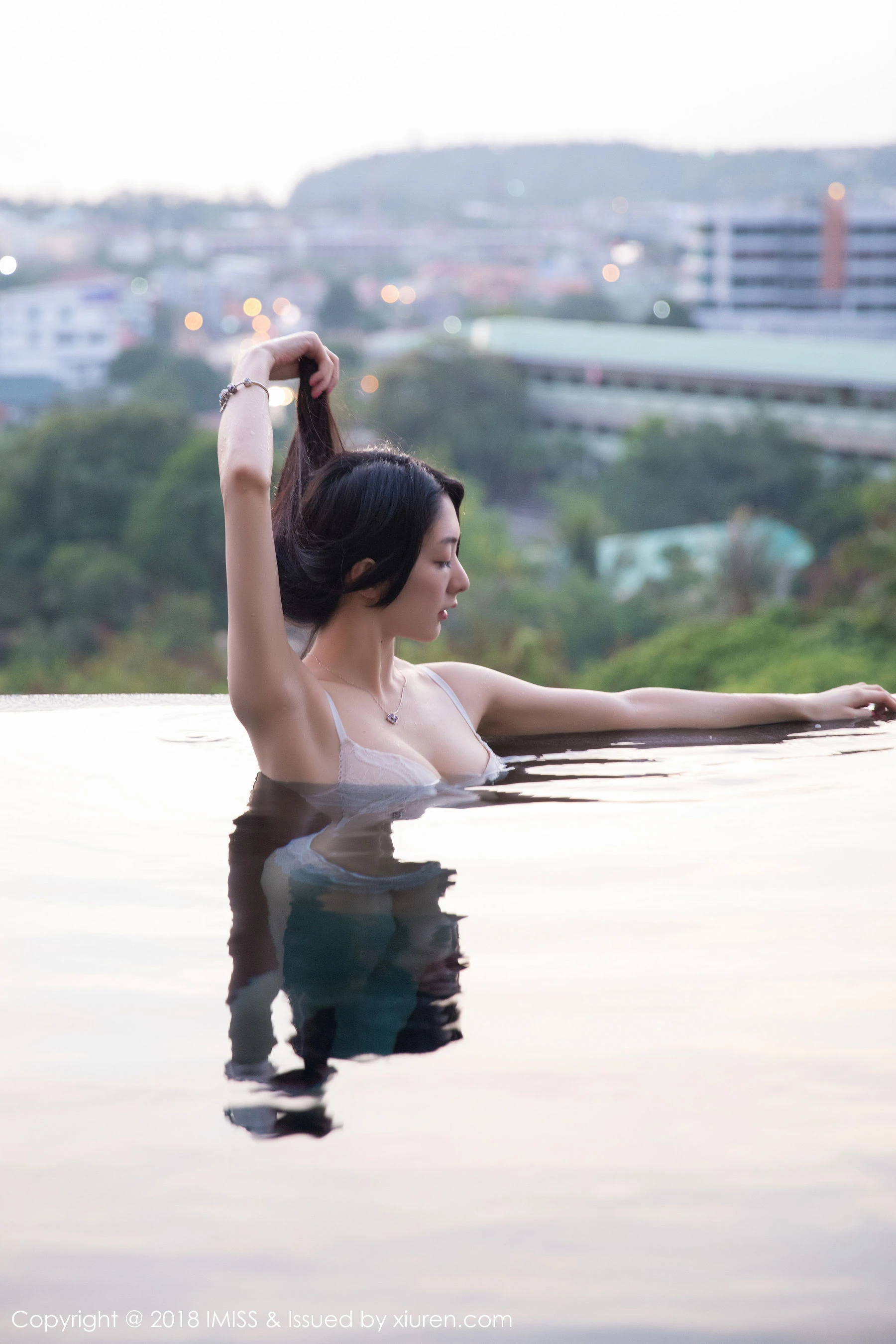 模特@小热巴《最爱的性感腰线》 爱蜜社IMiss Vol.241第11张