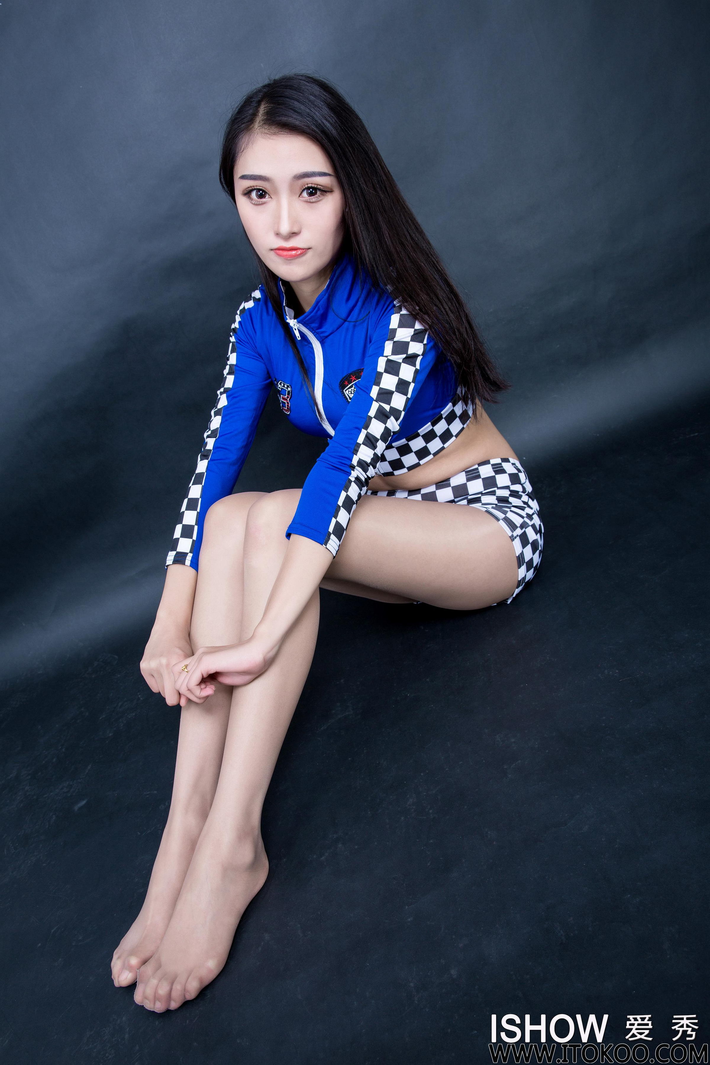 [ISHOW爱秀]蓝色赛车女郎制服美女 王钰彤Kimi 肉丝美腿与白色高跟性感写真 2016-01-09 No.025第6张